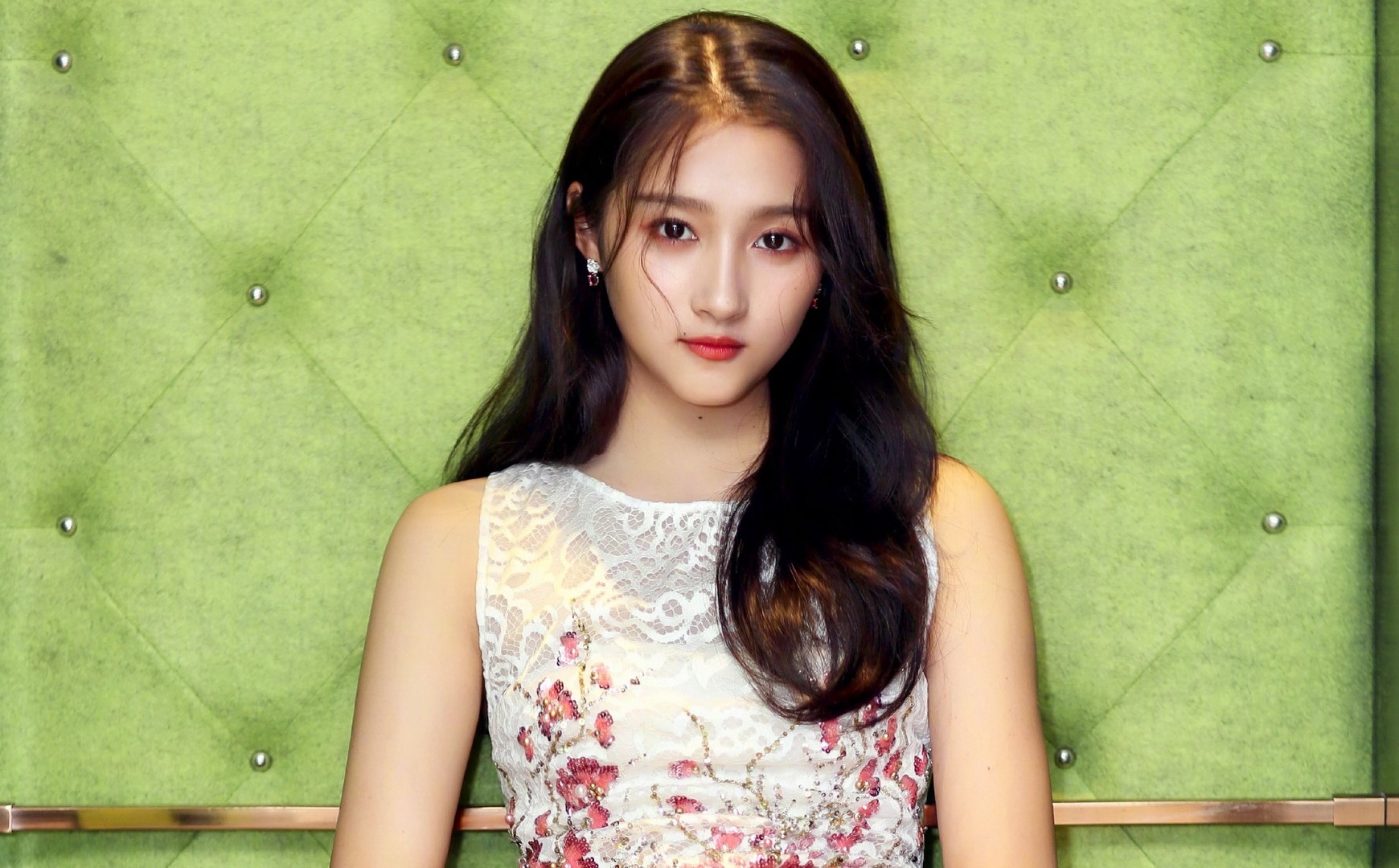 关晓彤的年夜饭让人惊讶的不是六小龄童,而是她的姐姐关晓丹