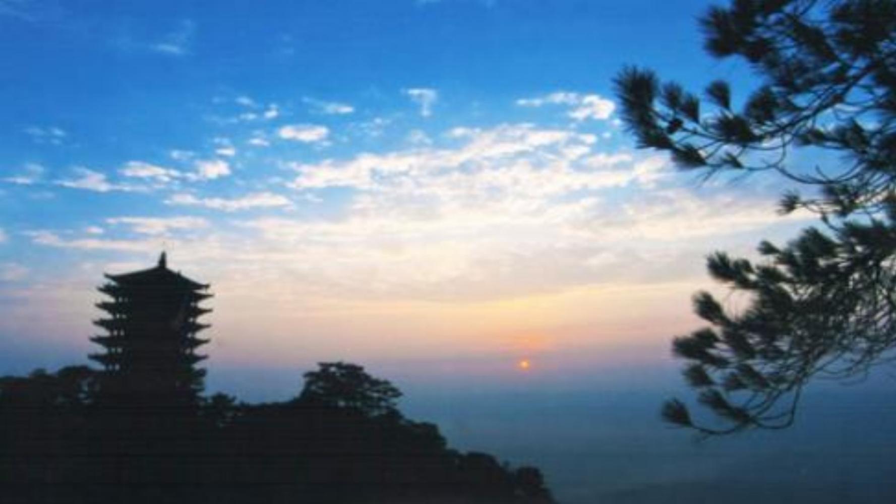 重庆缙云山风景秀丽, 贺龙旧居底蕴深厚, “巴山夜雨”闻名天下