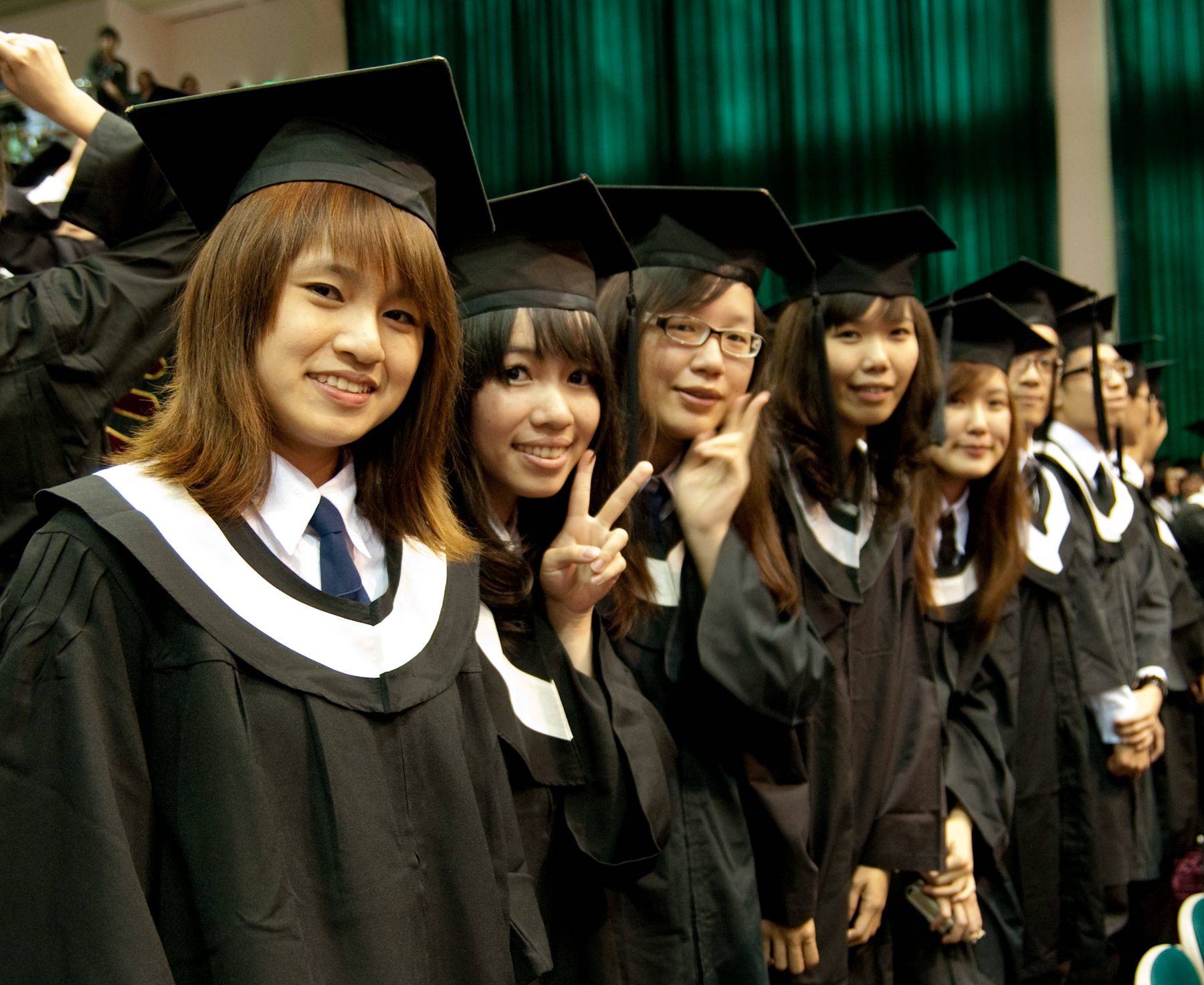 考了个三本学校,是上大学还是复读?