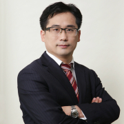  Yang Delong Talks about Finance and Economics