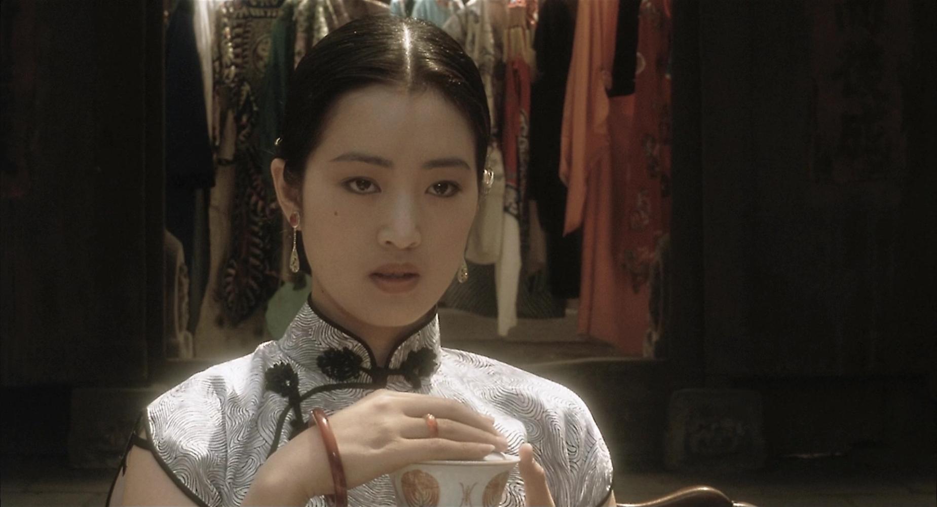 《霸王别姬》中她只有几分钟,但却比张国荣还抢眼,巩俐拍马不及