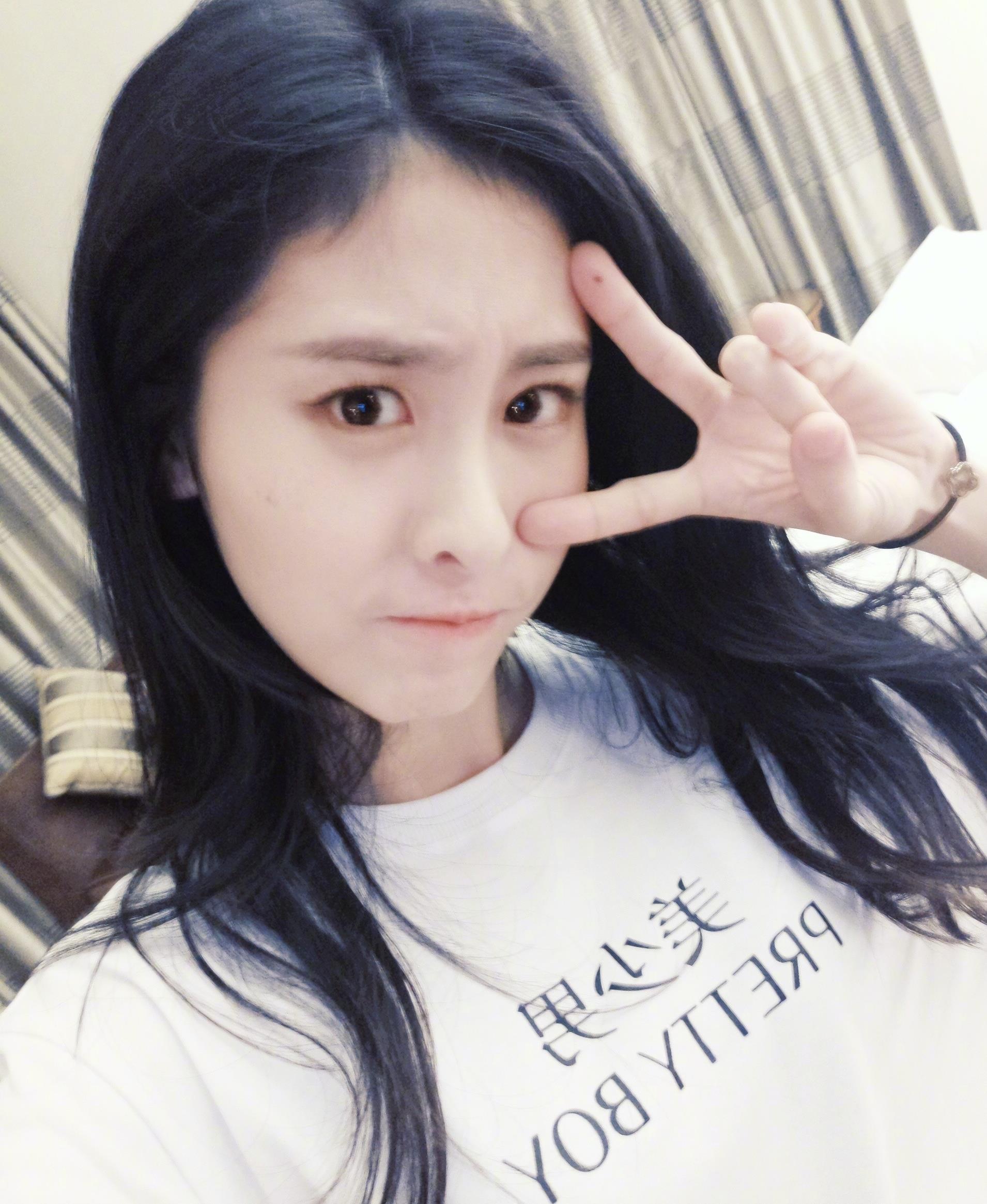 除了唱一首火一首之外,张碧晨还是女歌手中颜值最高的?