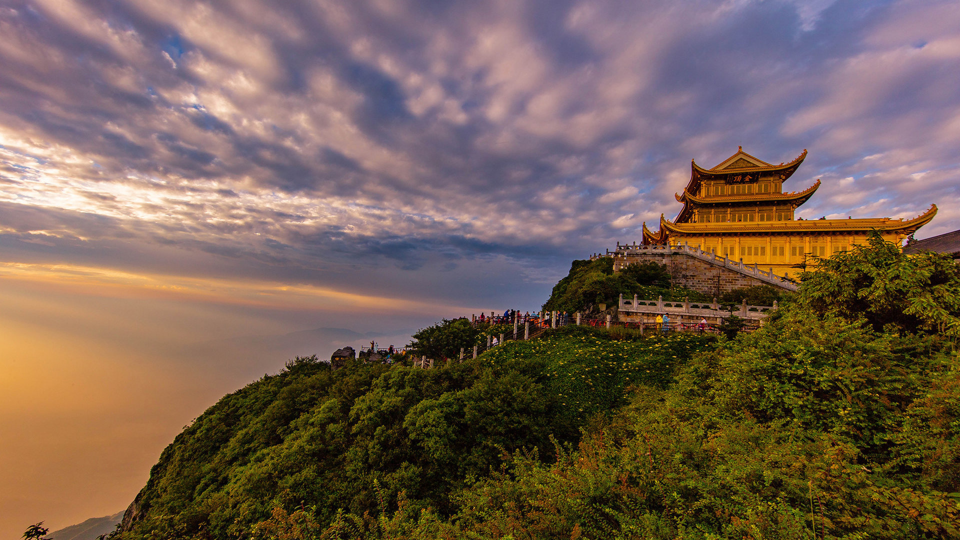 中国四川峨眉山金顶秋色日出_旅行摄影杨小蟹-站酷ZCOOL