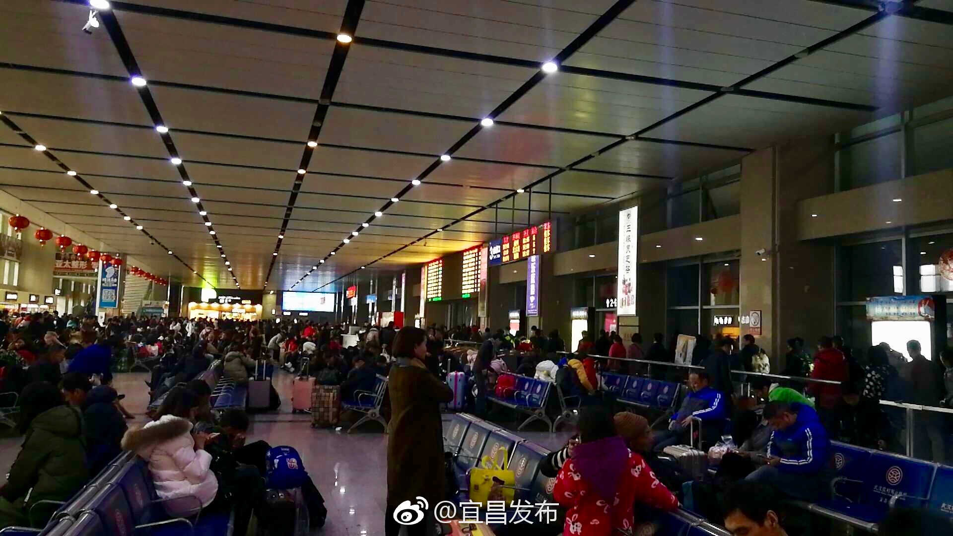 今日起春运期间宜昌东站通向二楼进站口通道封