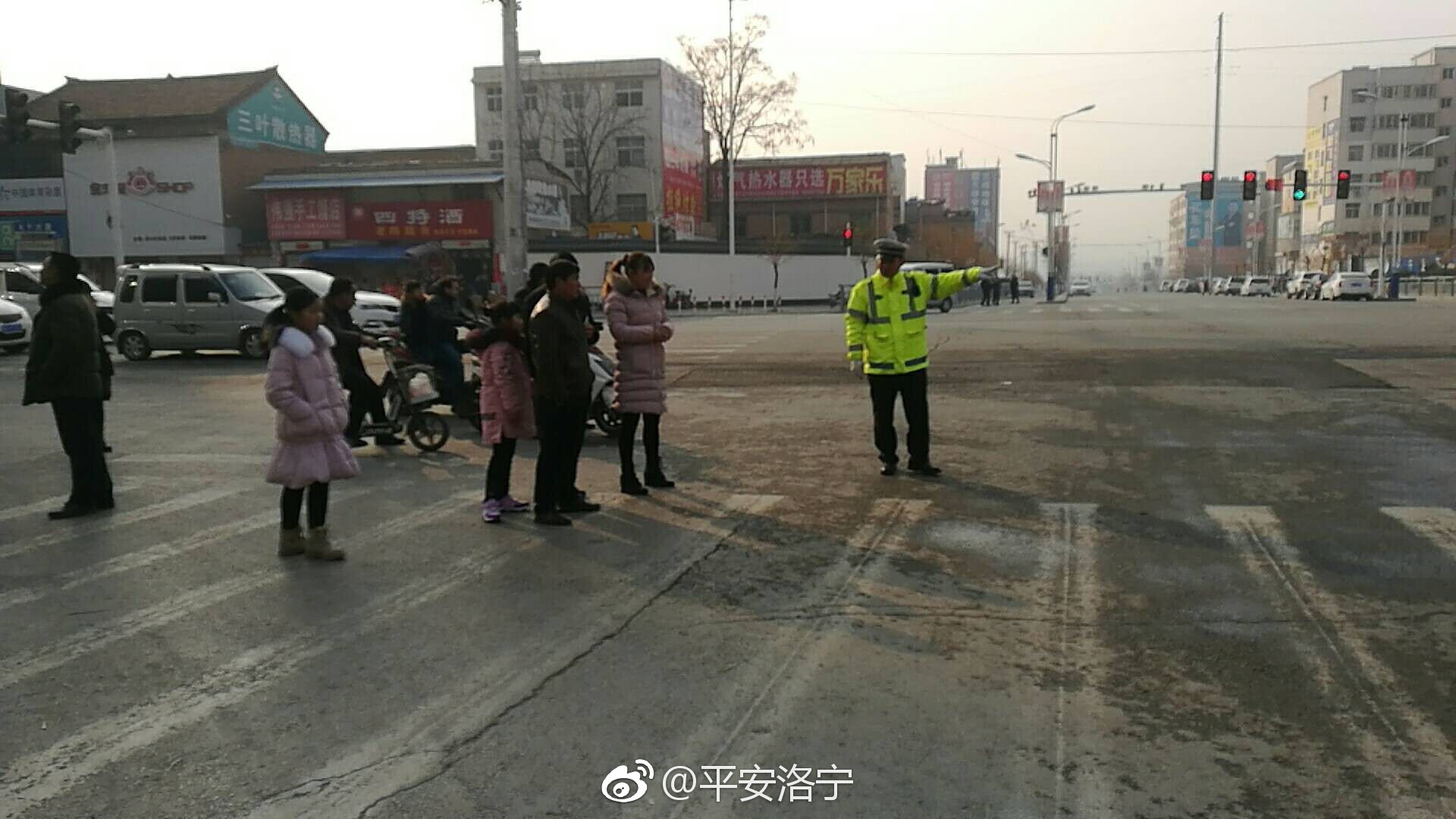 交警全员不休息 夜查酒驾保平安