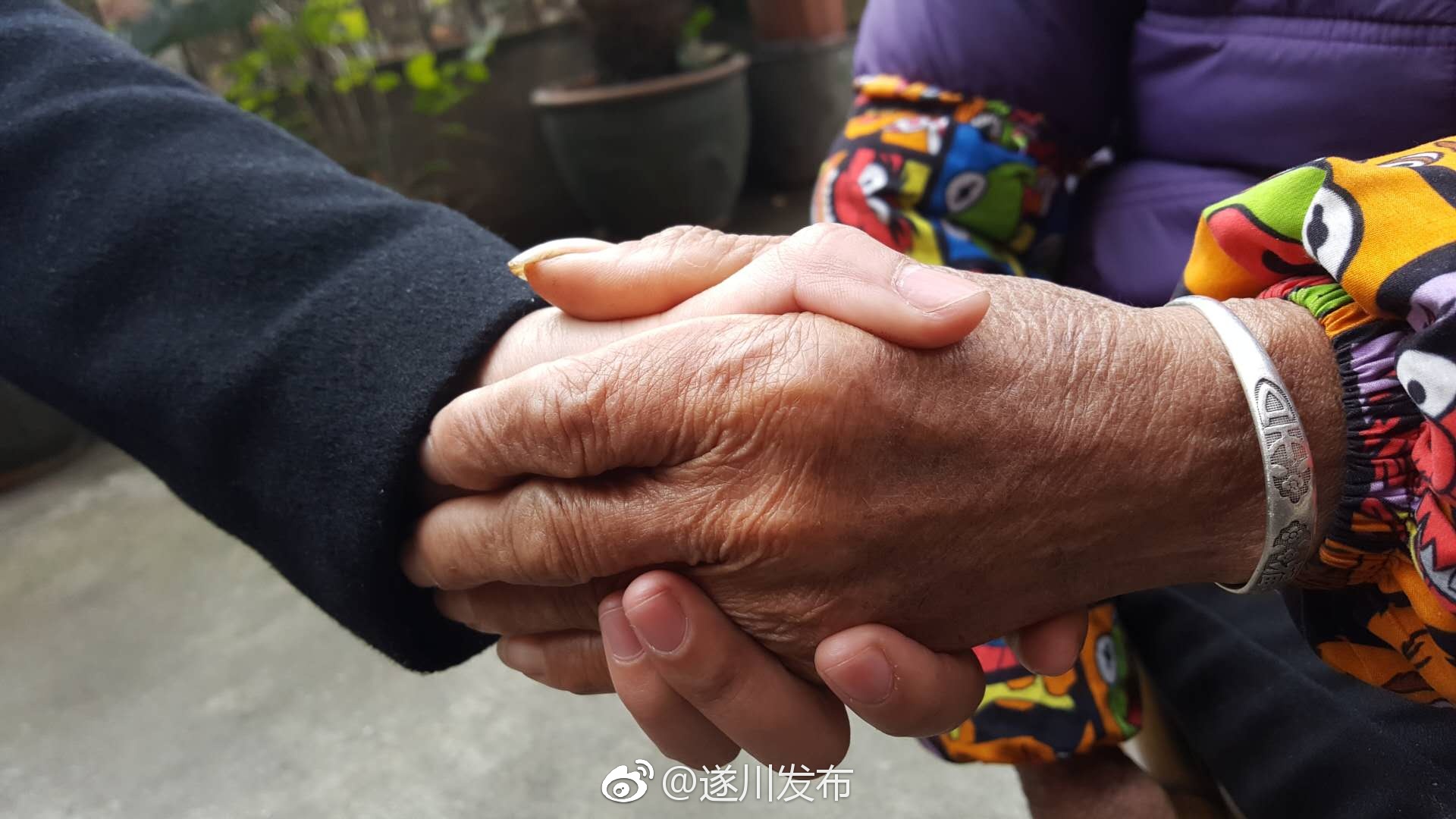 开车听歌曲--拉住妈妈的手(2cd)