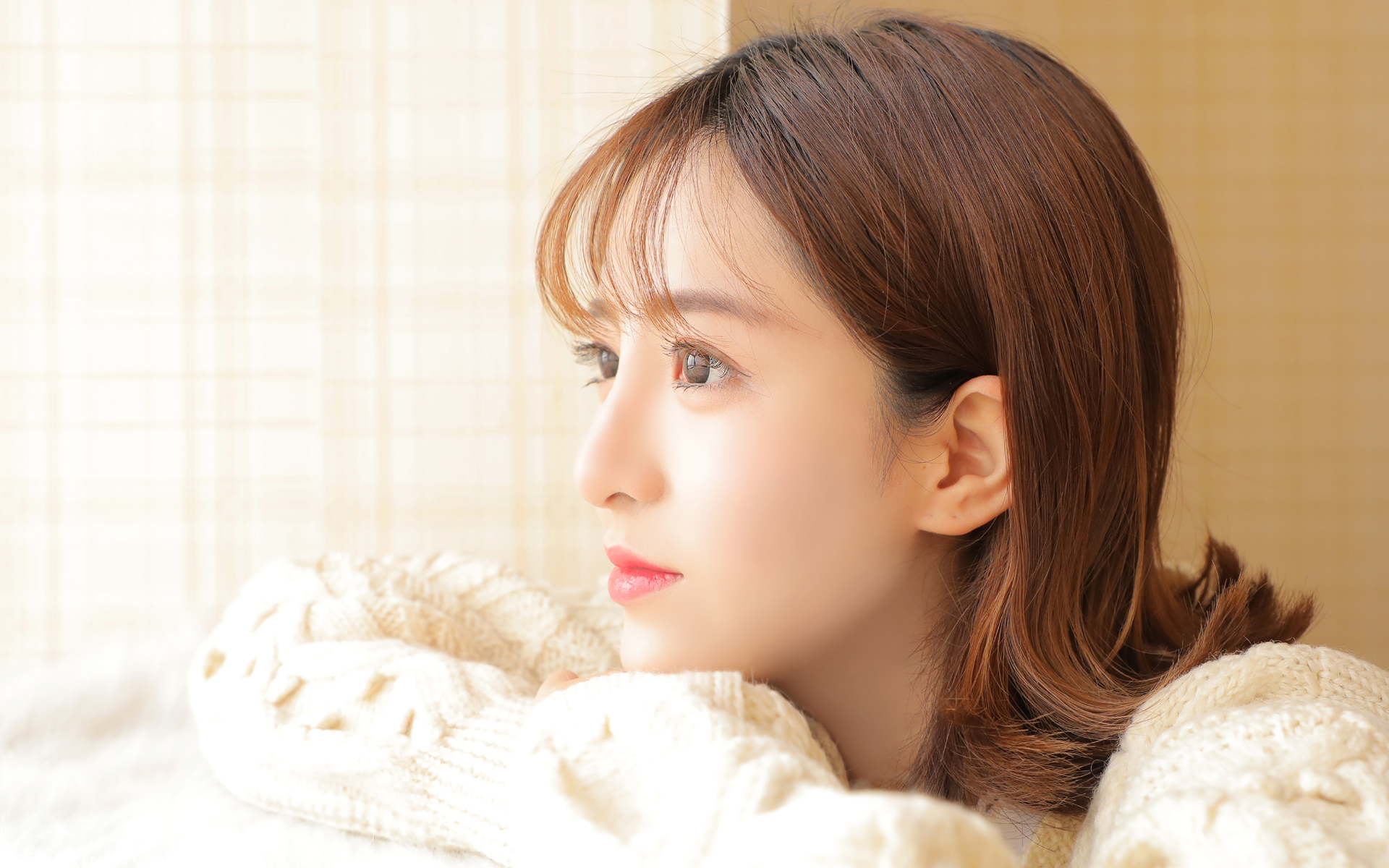 女人对你心怀不轨,一定少不了会有这3种表现