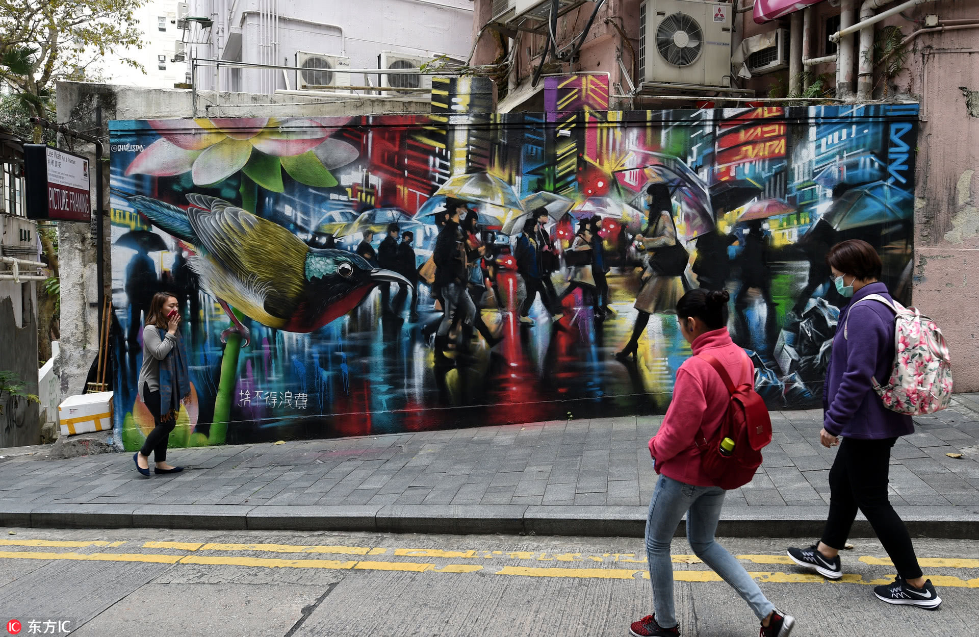 香港街头壁画卧虎藏龙艺术又诡异 带上相机去寻宝涂鸦宝藏吧!