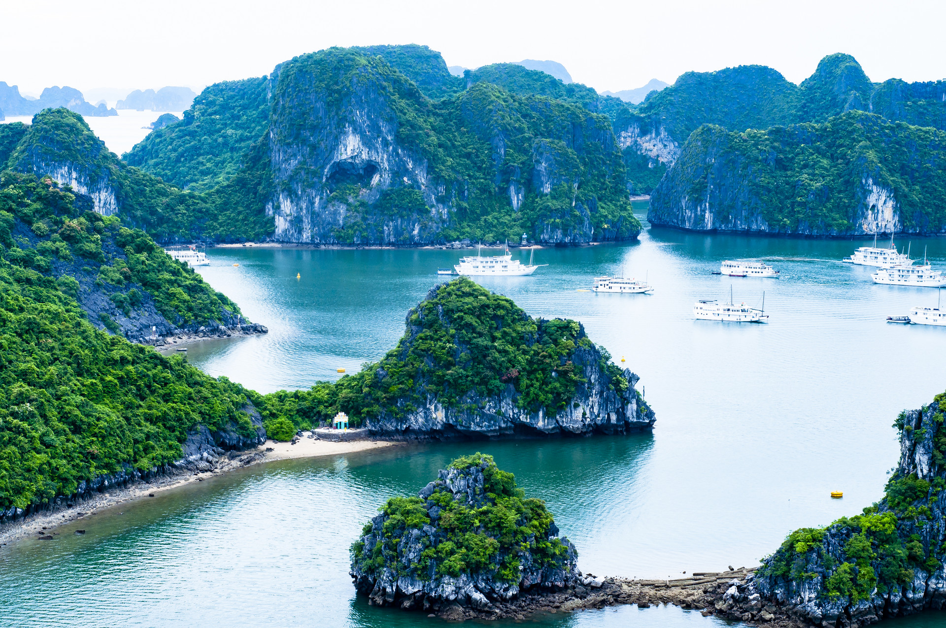 越南还没我国一个省大,人均面积只有1/3,为何还有...