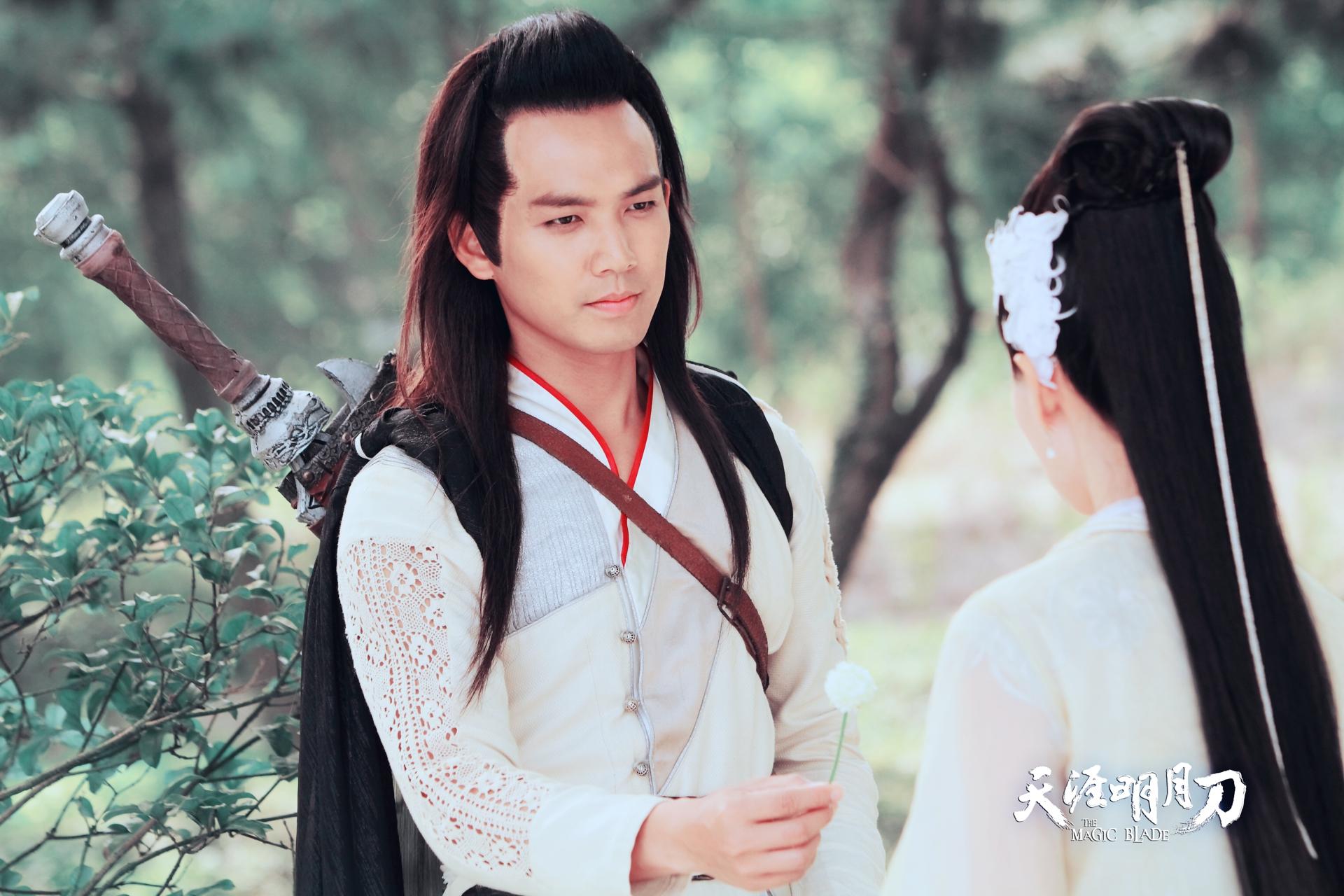 钟汉良再度对打杨幂,一路繁花相送比谈判官差