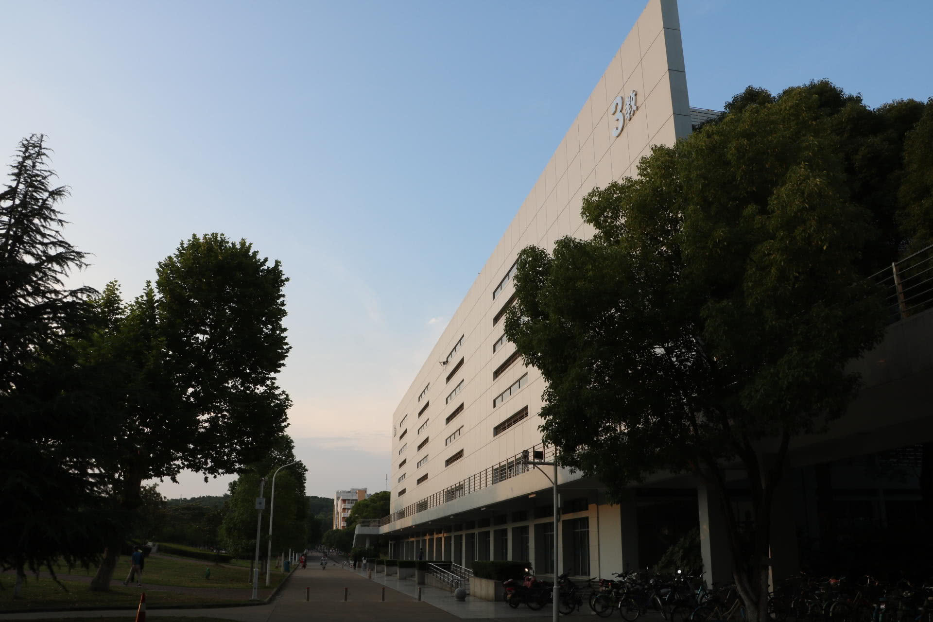 这所全国面积最大的单体大学,到底是什么样子