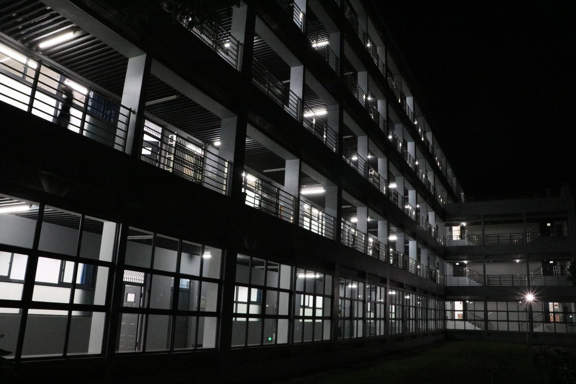 这所全国面积最大的单体大学,到底是什么样子