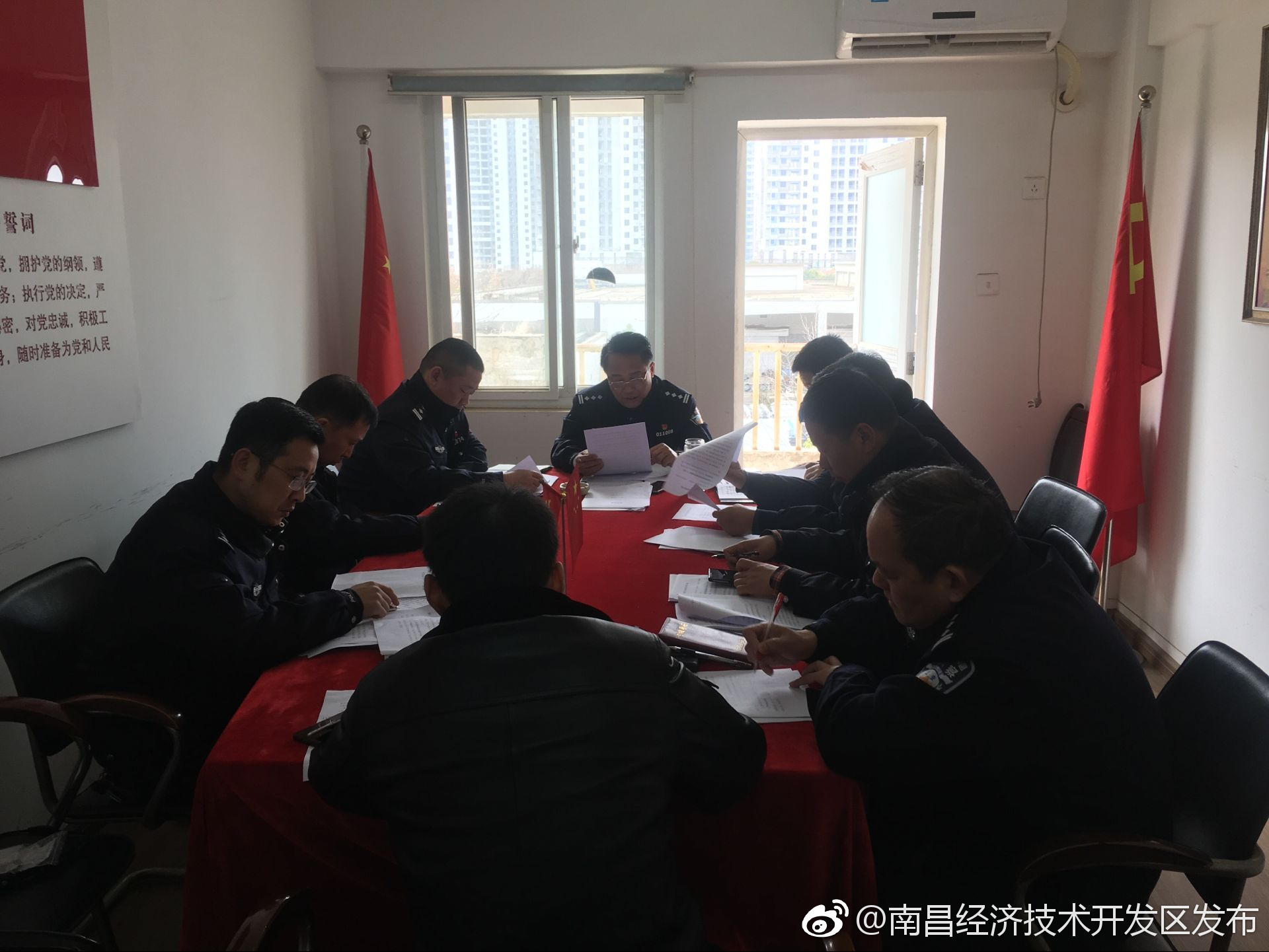 经开交警大队党支部召开专题组织生活会