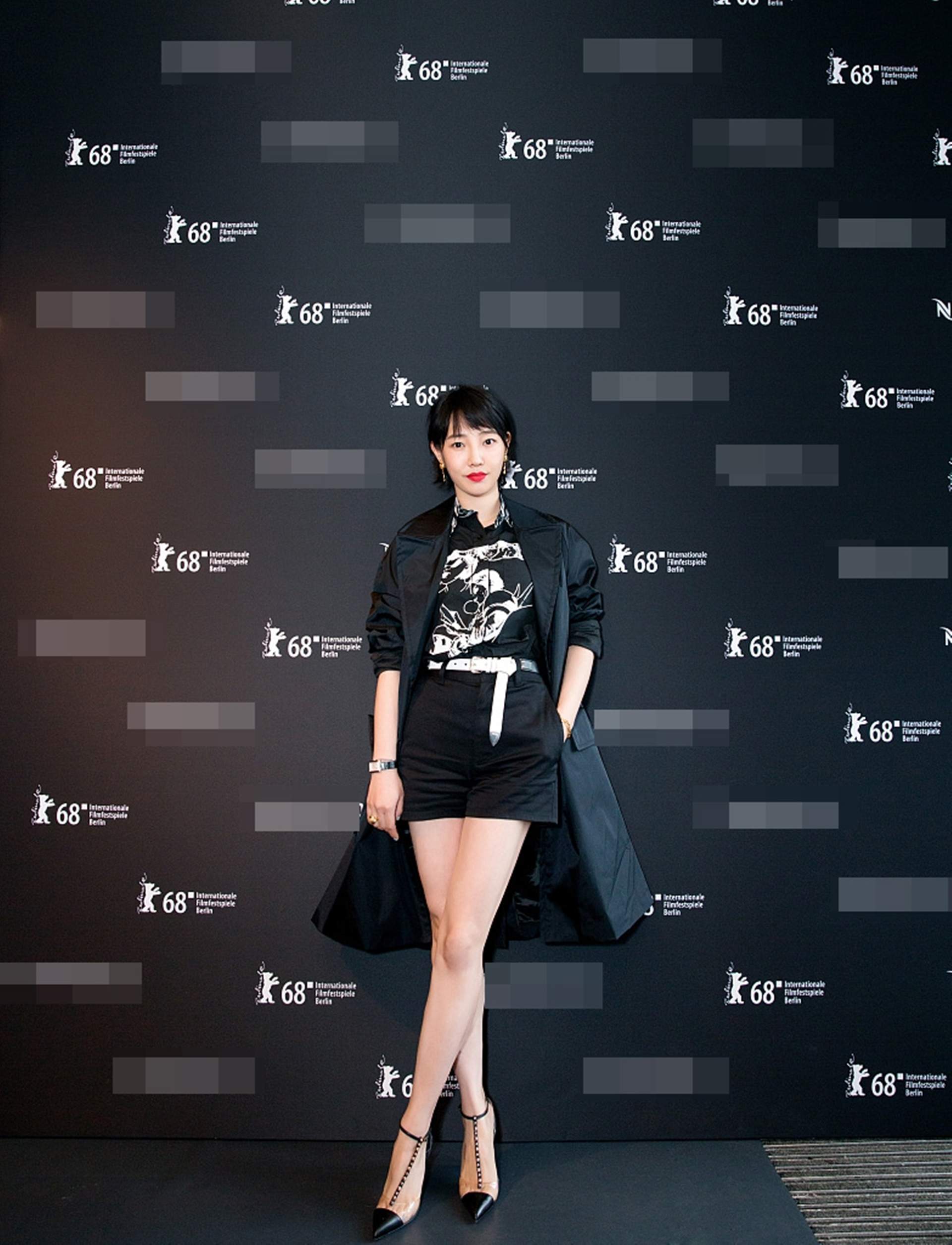 白百何半个月瘦成瓜子脸，一对大美腿实力抢镜