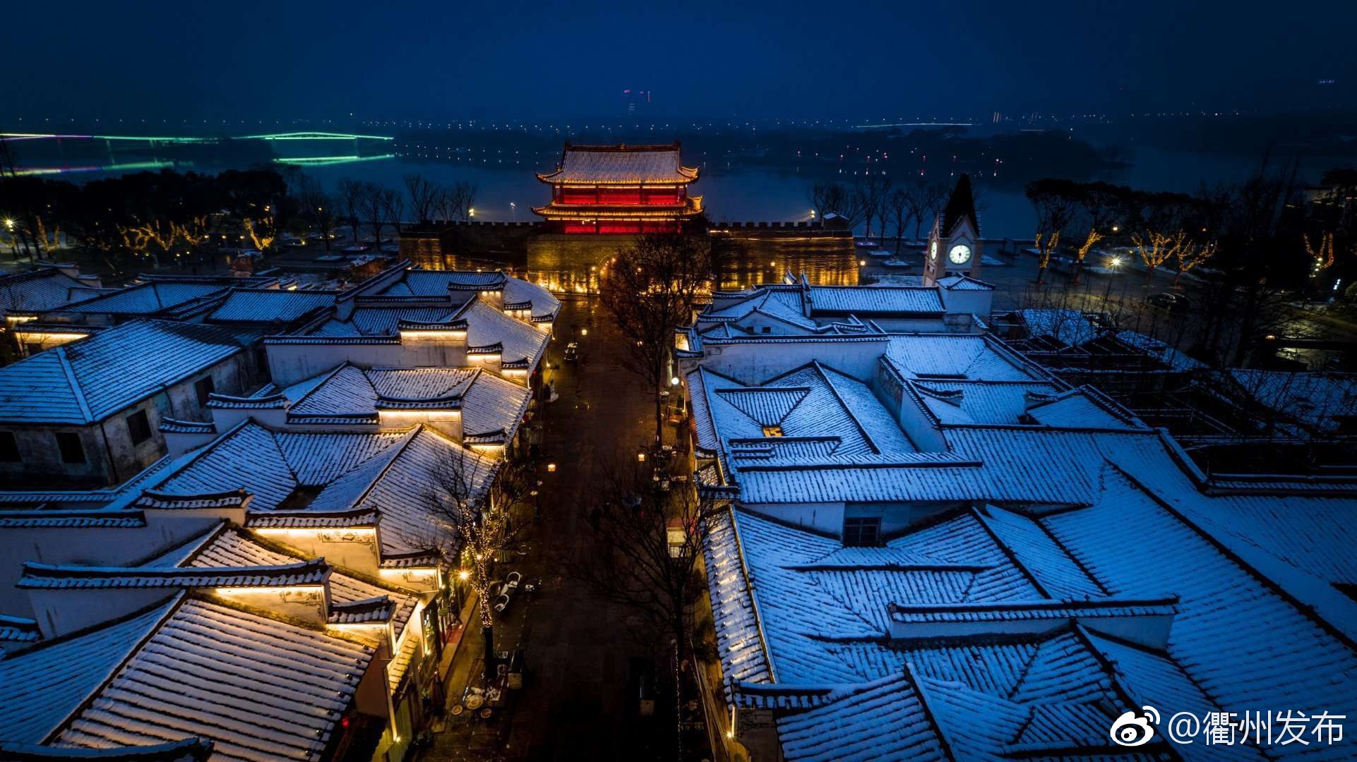 航拍雪夜的衢州网红街,张张给你做屏保