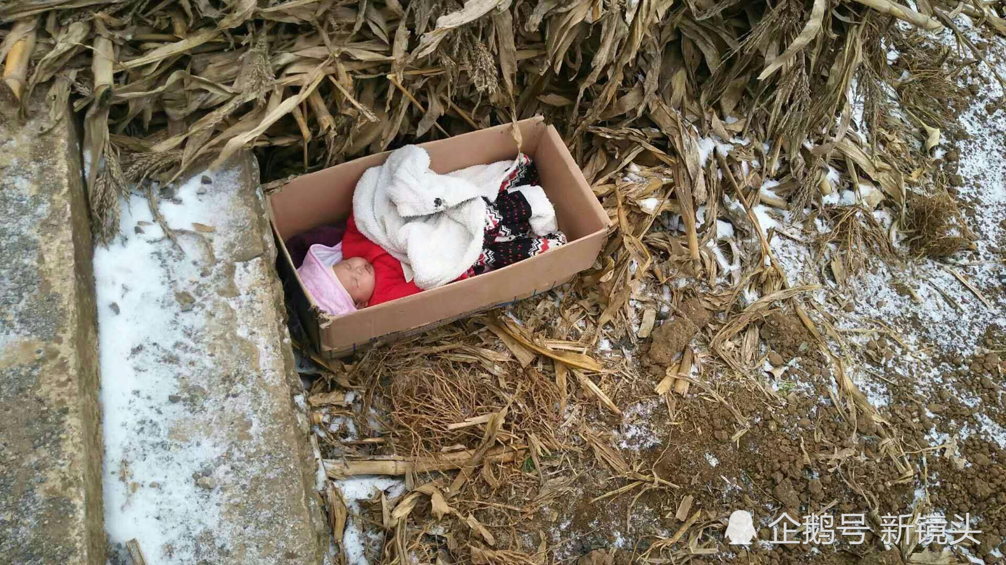 云南昭通雪地中现2个月大弃婴,已有好心人收养
