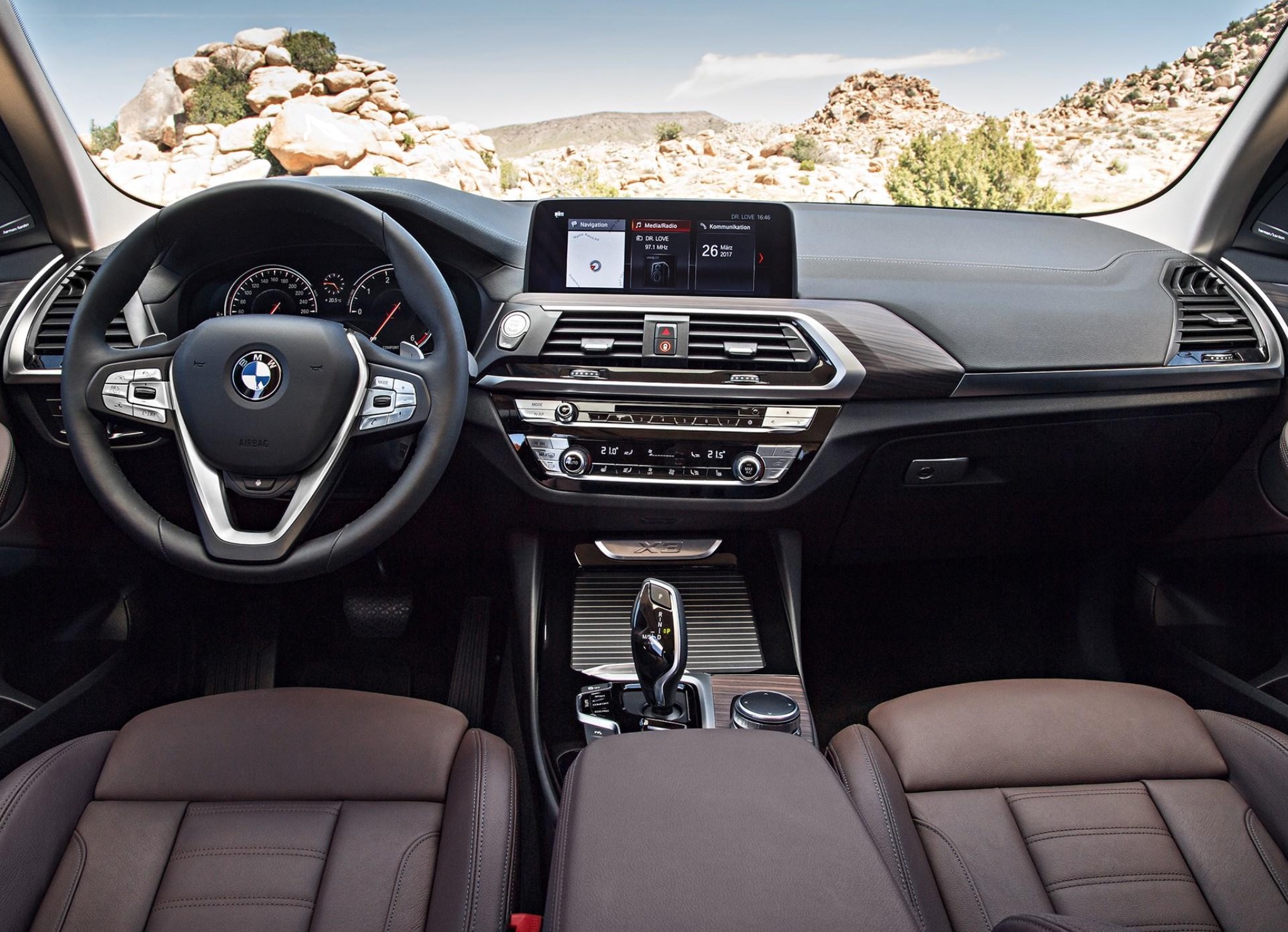 宝马X3终于要国产了，内部空间比奥迪Q5大，奔驰GLC开始着急了