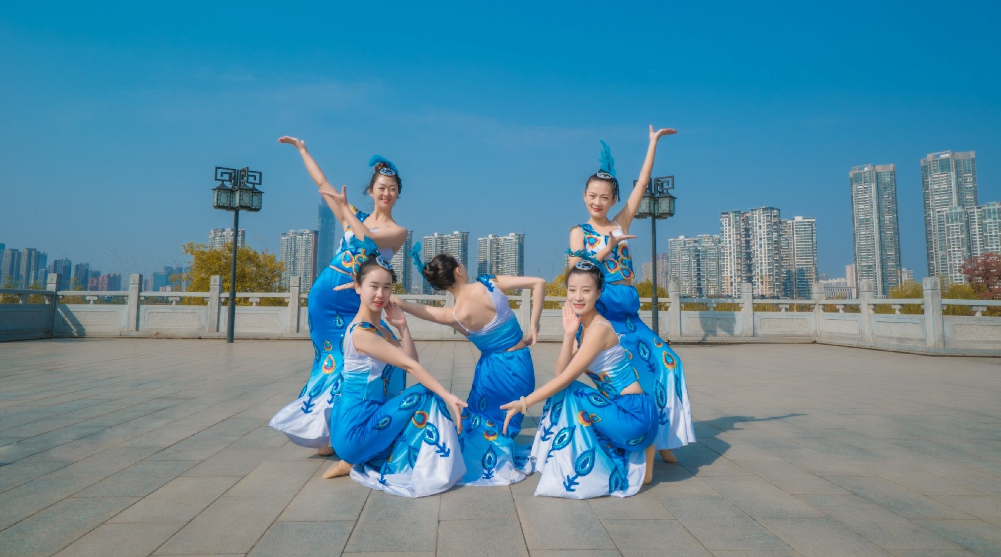 舞力秀18 【傣族舞】兰溪三月桃花雨,半夜鲤鱼来上滩,一支优雅灵动的