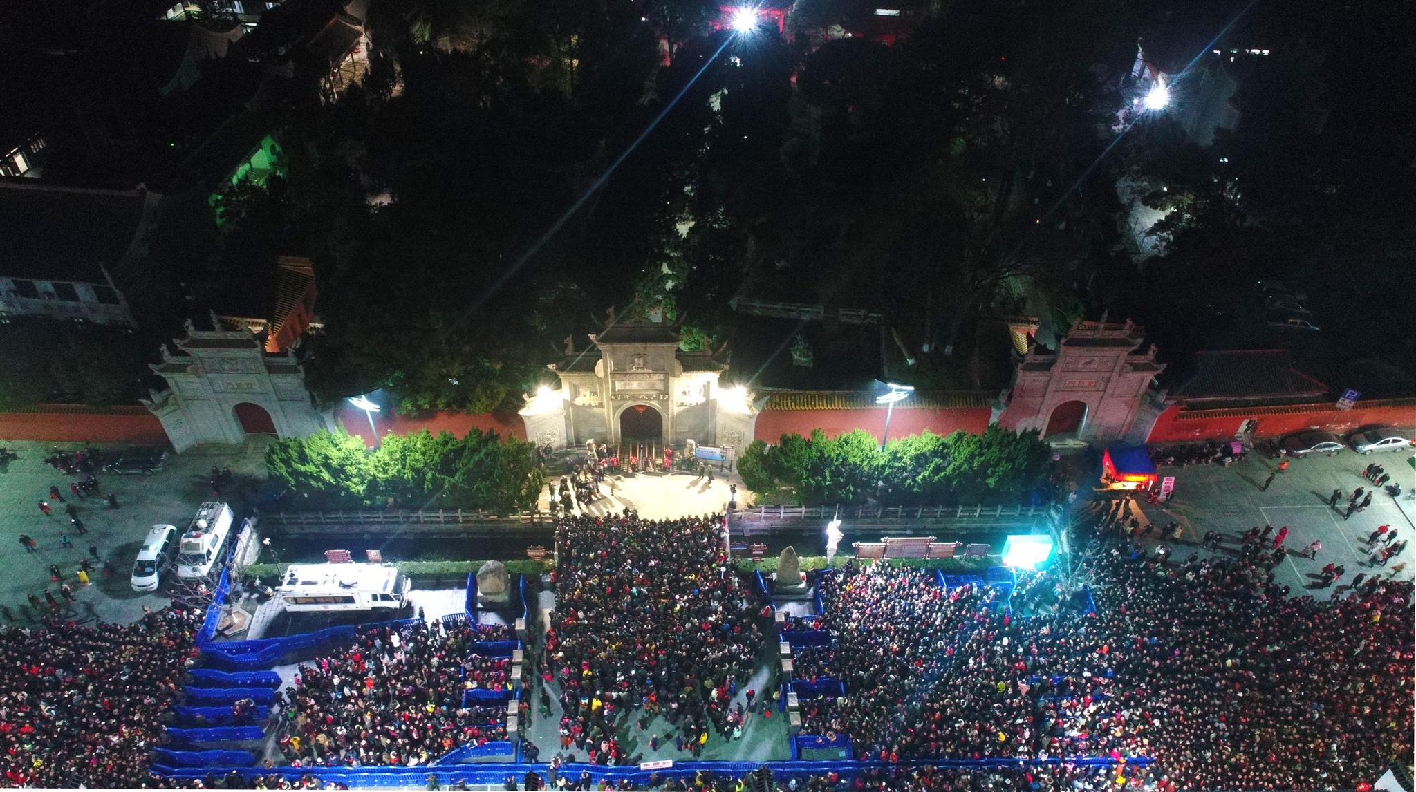 南岳衡山狗年春节游客接待量再攀历史新高,居