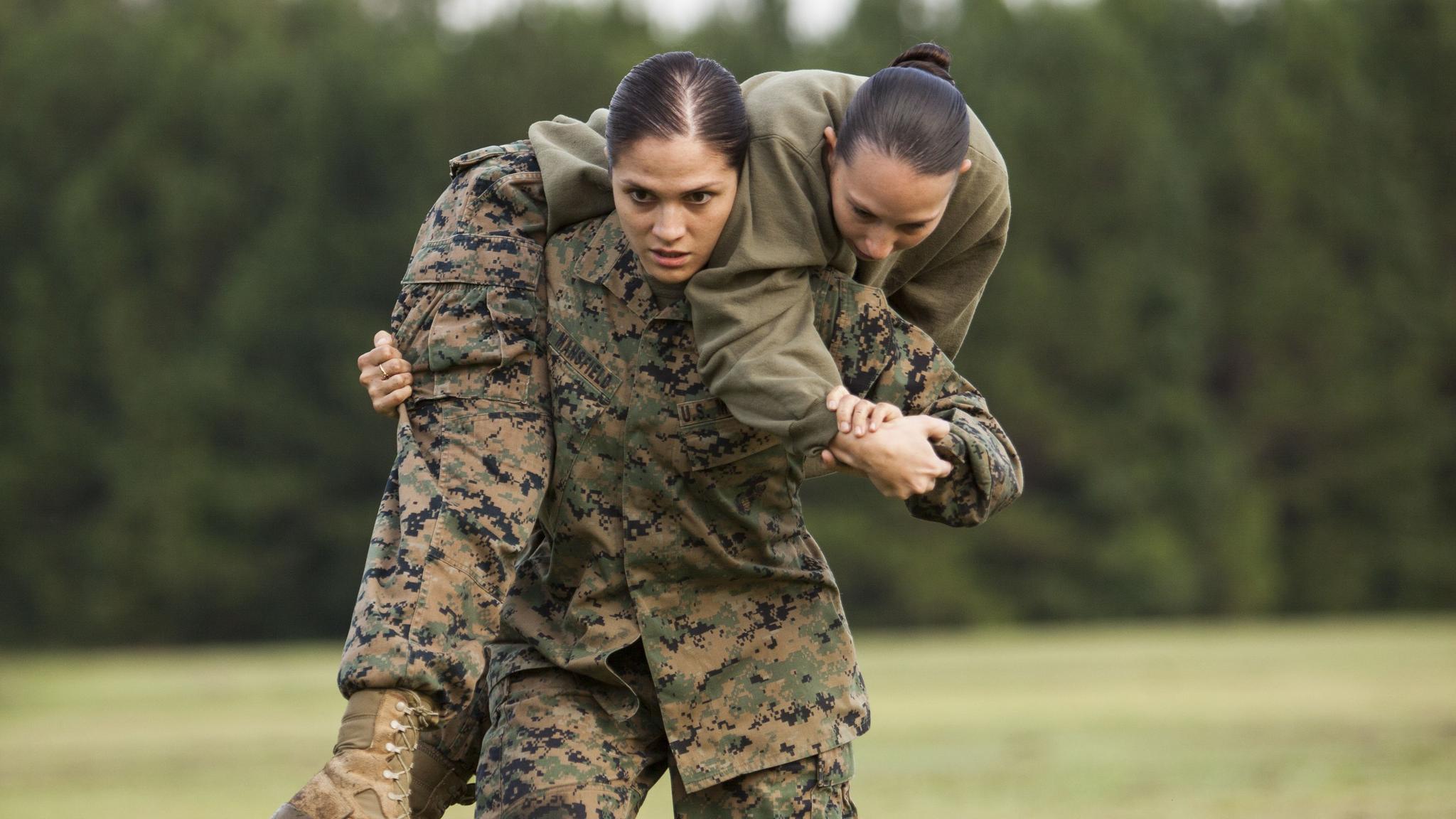 美国海军陆战队女新兵招募训练 她们都经历了什么？|海军陆战队|新兵|训练_新浪网