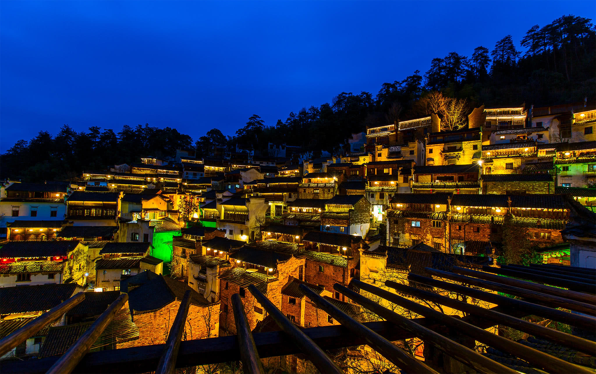 婺源篁岭古村的夜景,灯火阑珊里的梦里老家