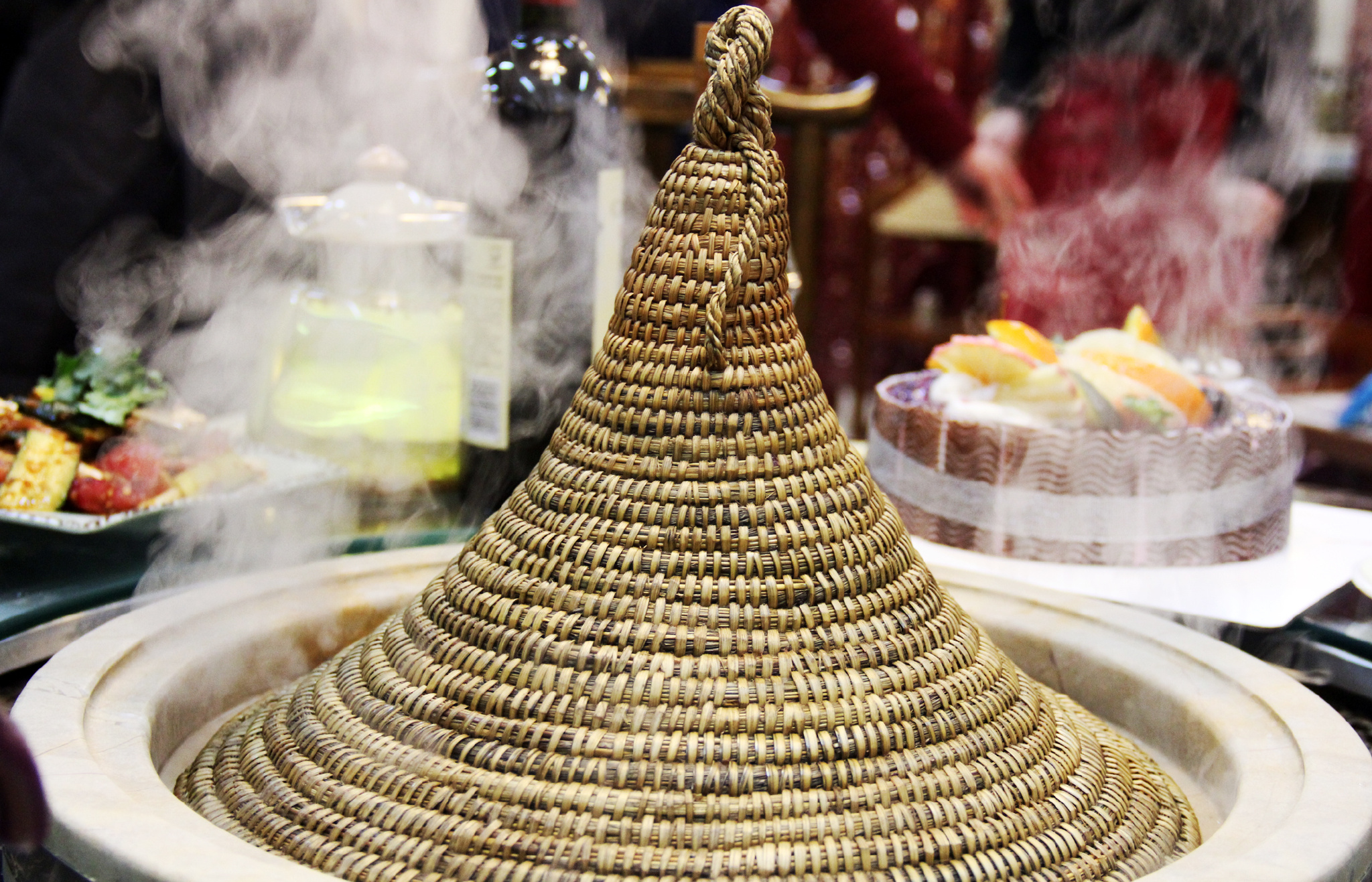 蒸汽当柴，草帽当盖 西安市五路口的石锅鱼“美滴很”