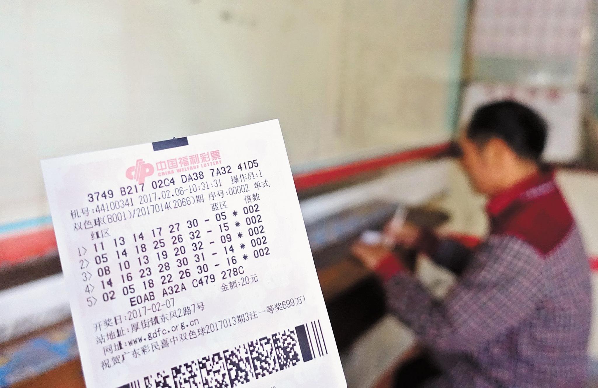 为什么很多中国人中了彩票后都会捐款?他们都是自愿的吗?