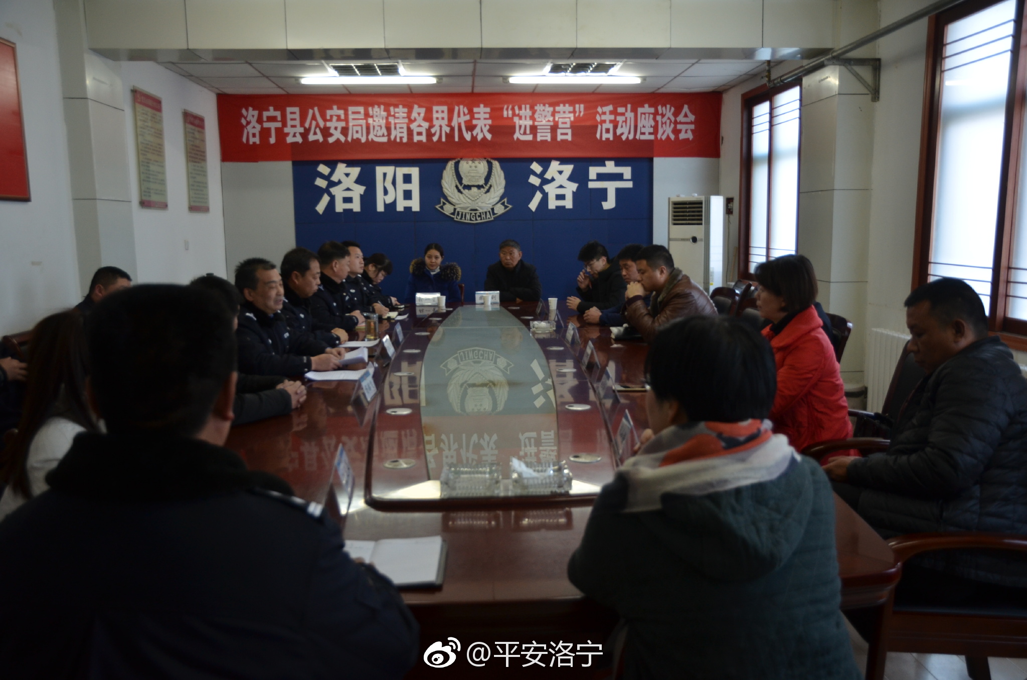 公安局邀请社会各界代表进警营 零距离感受公