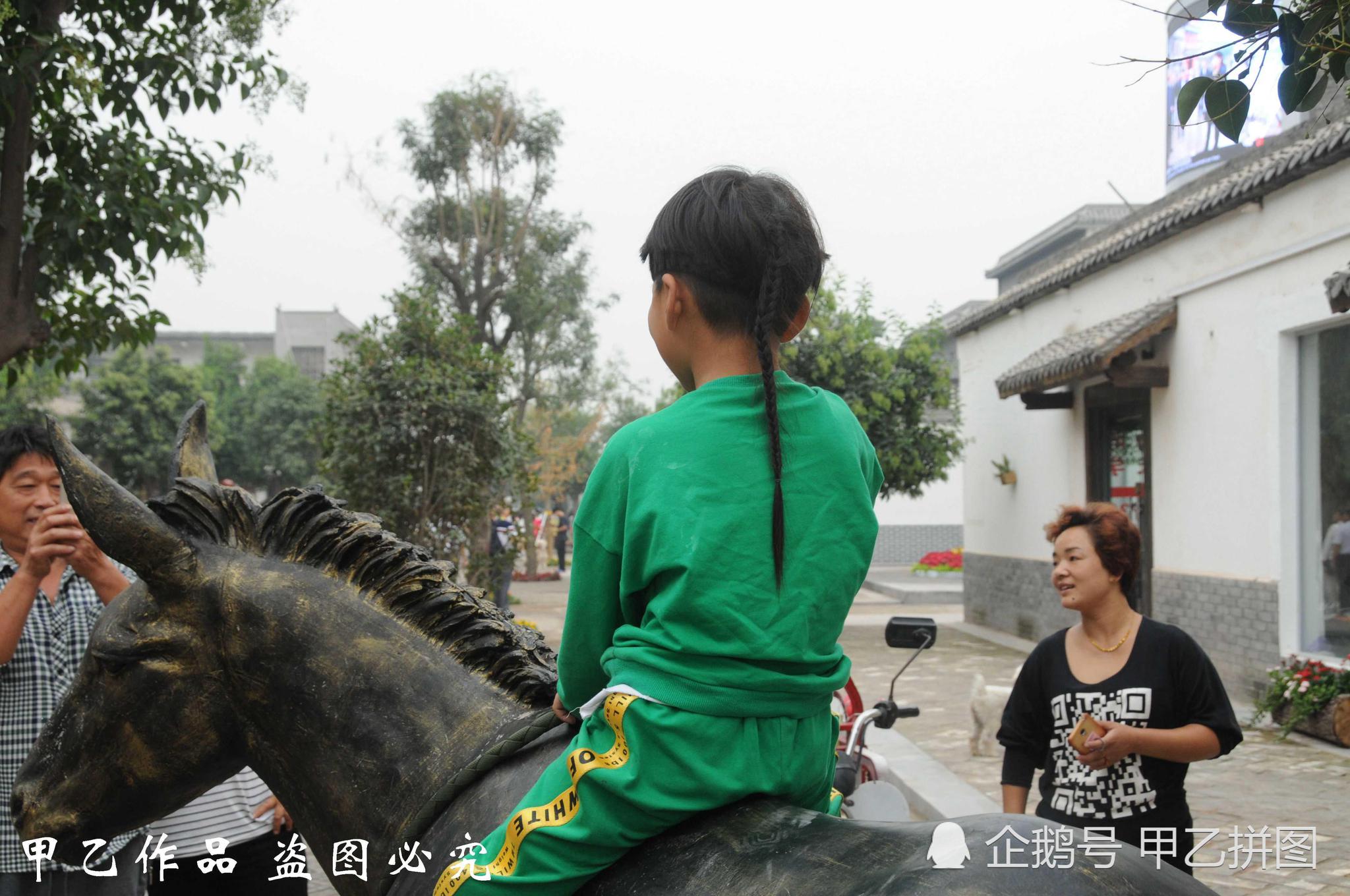 河南男孩留八十毛寓意长寿 八岁以后才能剪掉