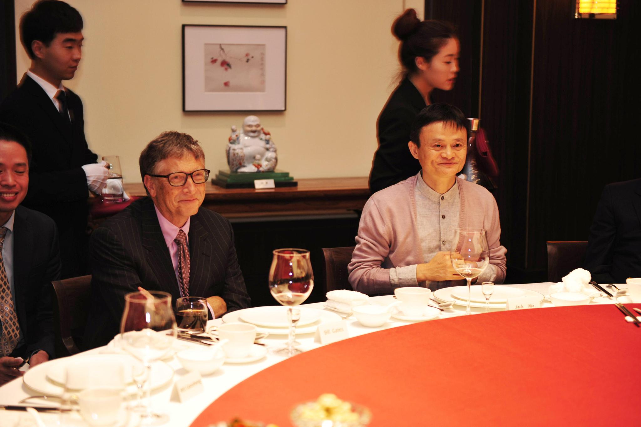谁和马云一起出席了首届世界西商大会“浙商与西安对话”圆桌会议