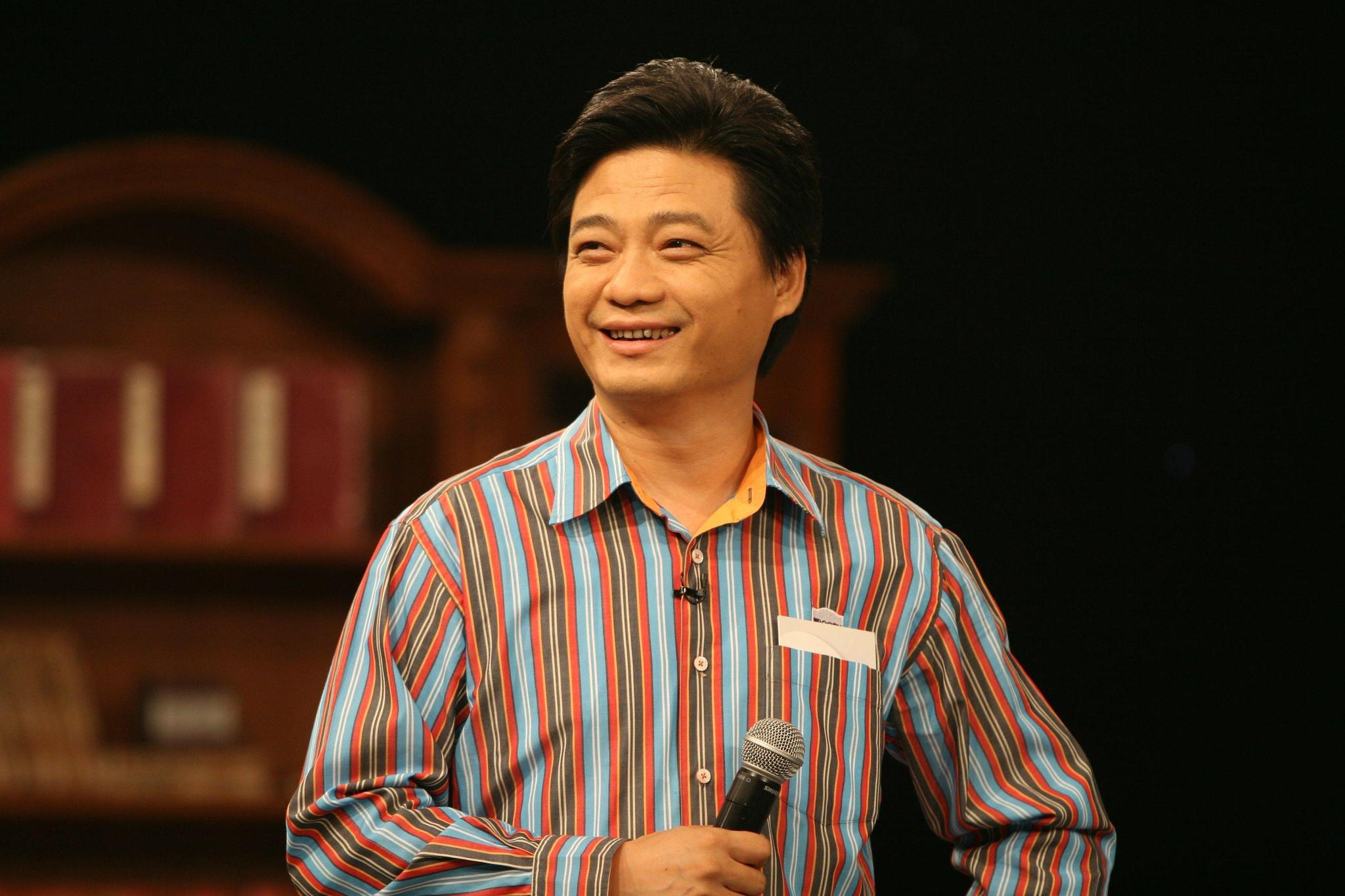 54岁崔永元近况:妻子身份神秘从未曝光!女儿神