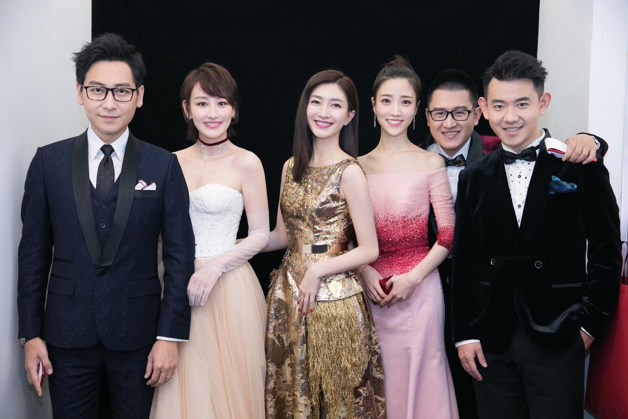 和李易峰互夸和薛之谦跳舞,两度主持跨年的江