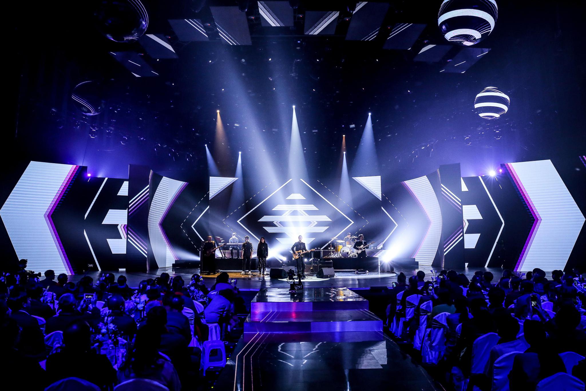 梁博献唱吉林卫视春晚 回乡共度北方小年夜