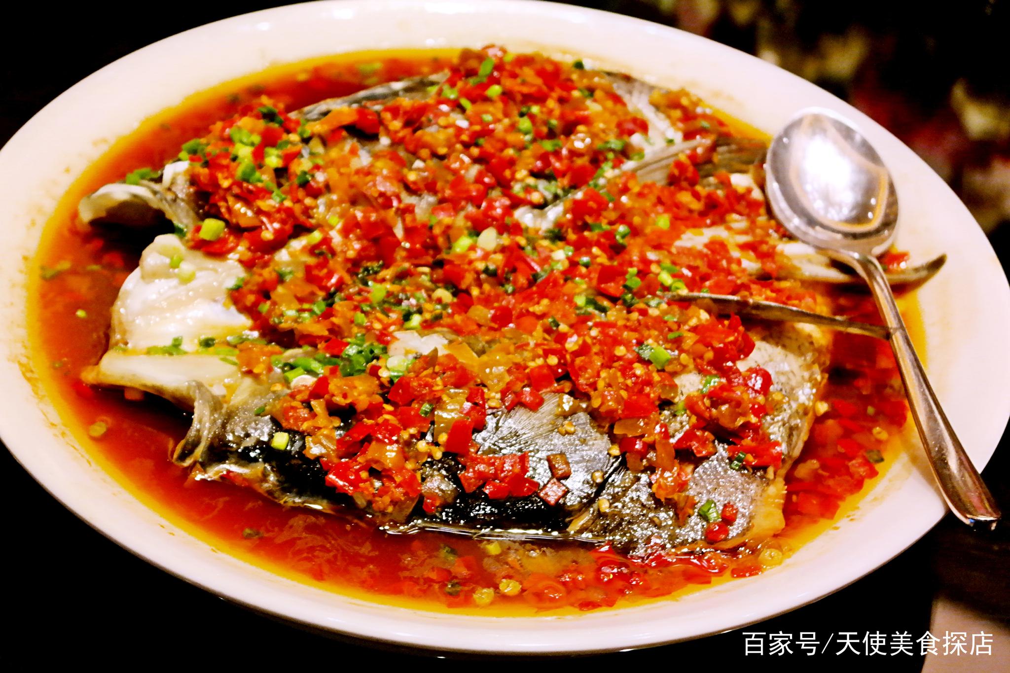 剁椒鱼头、辣椒炒肉、猪血丸子……在湘江河畔品尝有韵味的湘菜!