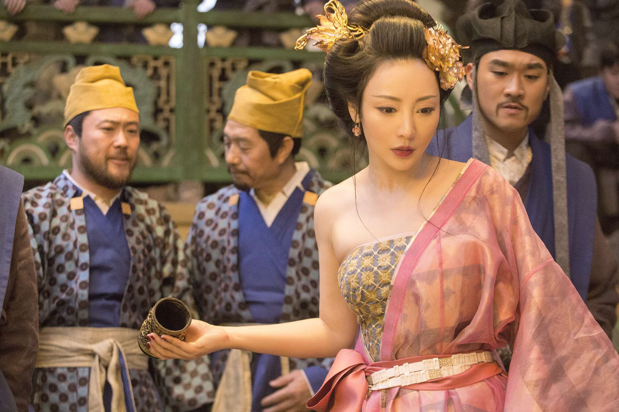 柳岩连跑春晚《捉妖记2》大玩like短视频"神穿越"