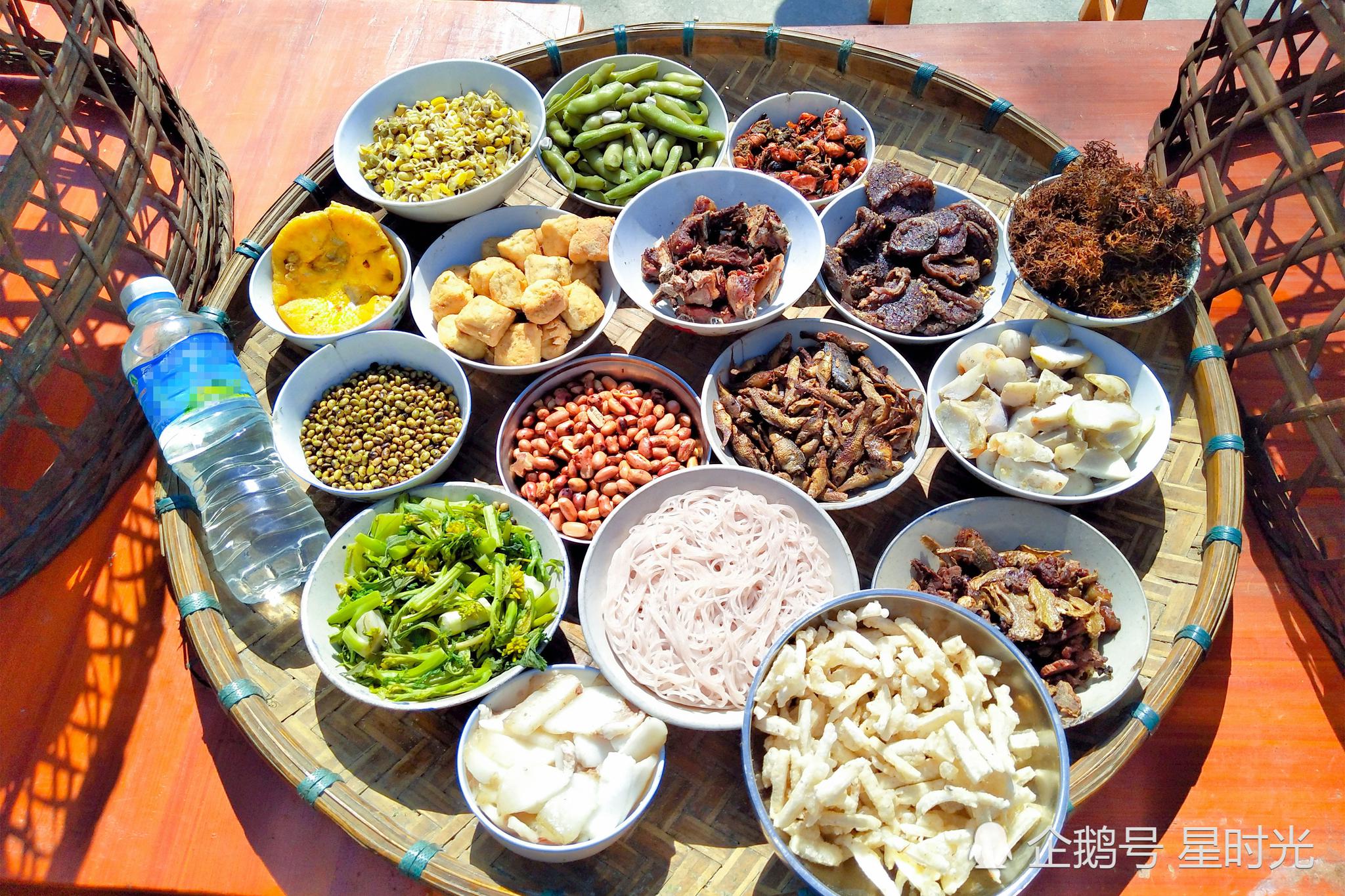 云南美食文化——景颇绿叶宴，野性与古朴的原始盛宴 - 知乎