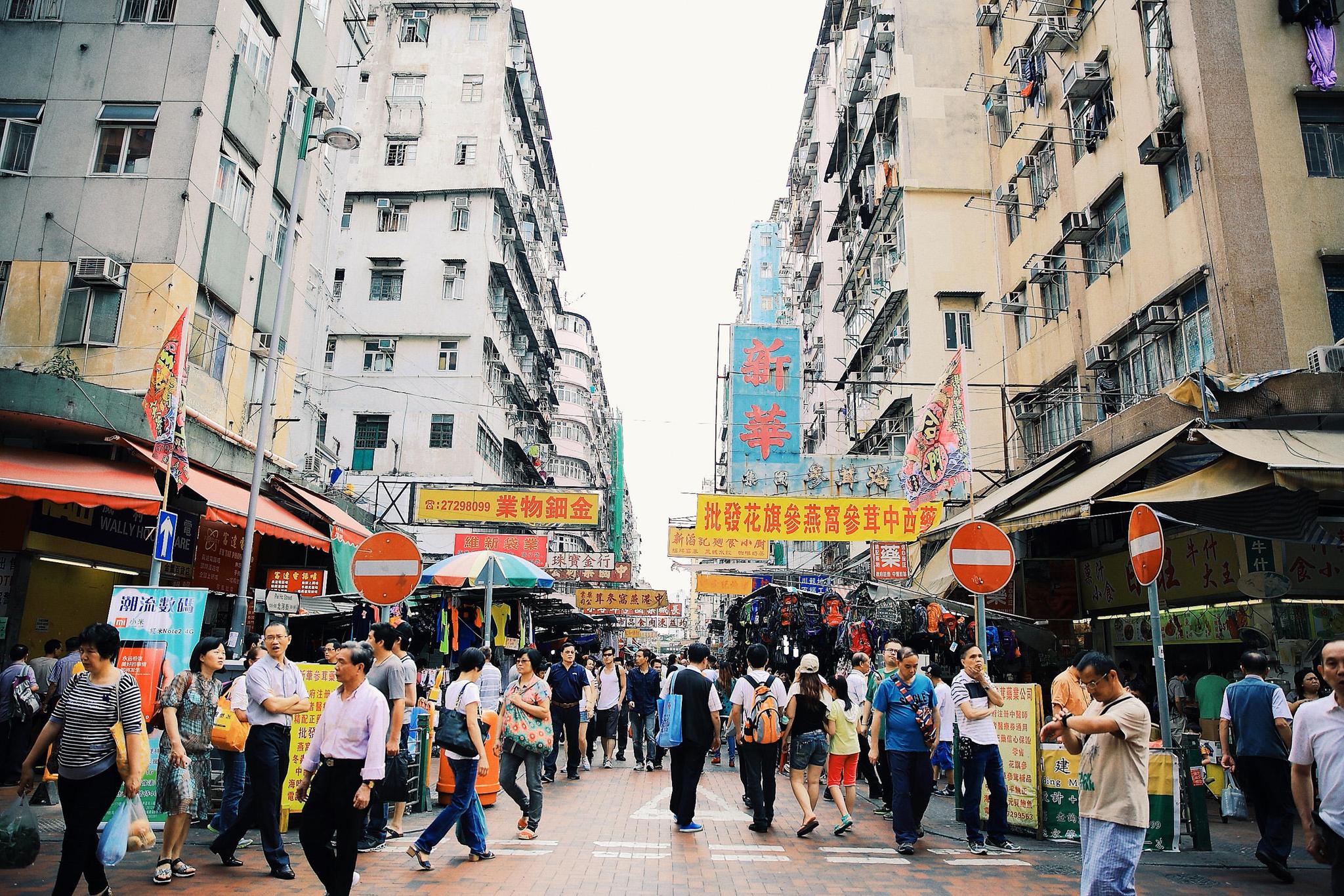 实拍香港穷人区“深水埗”，和国内的城中村没有什么区别！