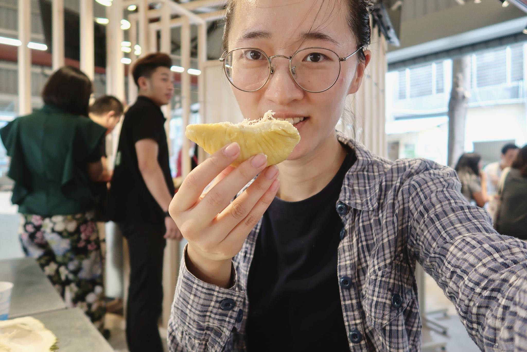 去马来西亚哪里吃榴莲?我在吉隆坡阿罗街花150块吃了一颗猫山王