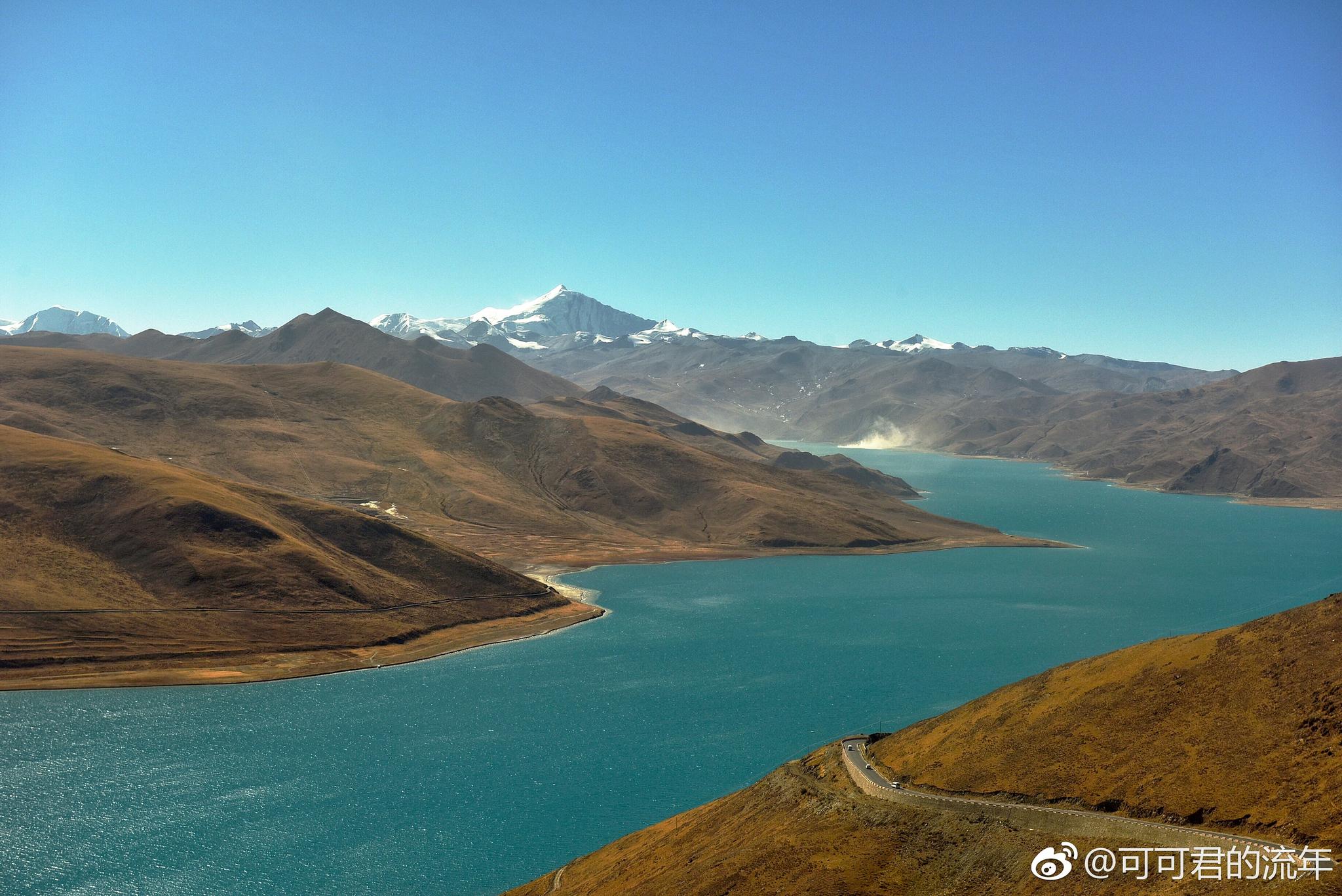 整整半天行驶在海拔四千多的羊湖边