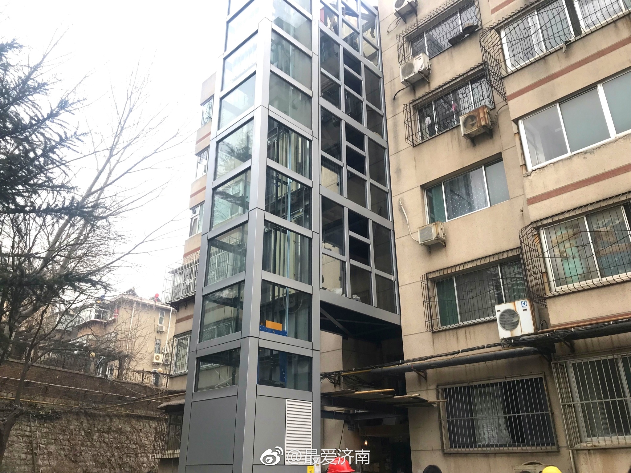济南首部老楼加装电梯投入使用,上个五楼不到30秒