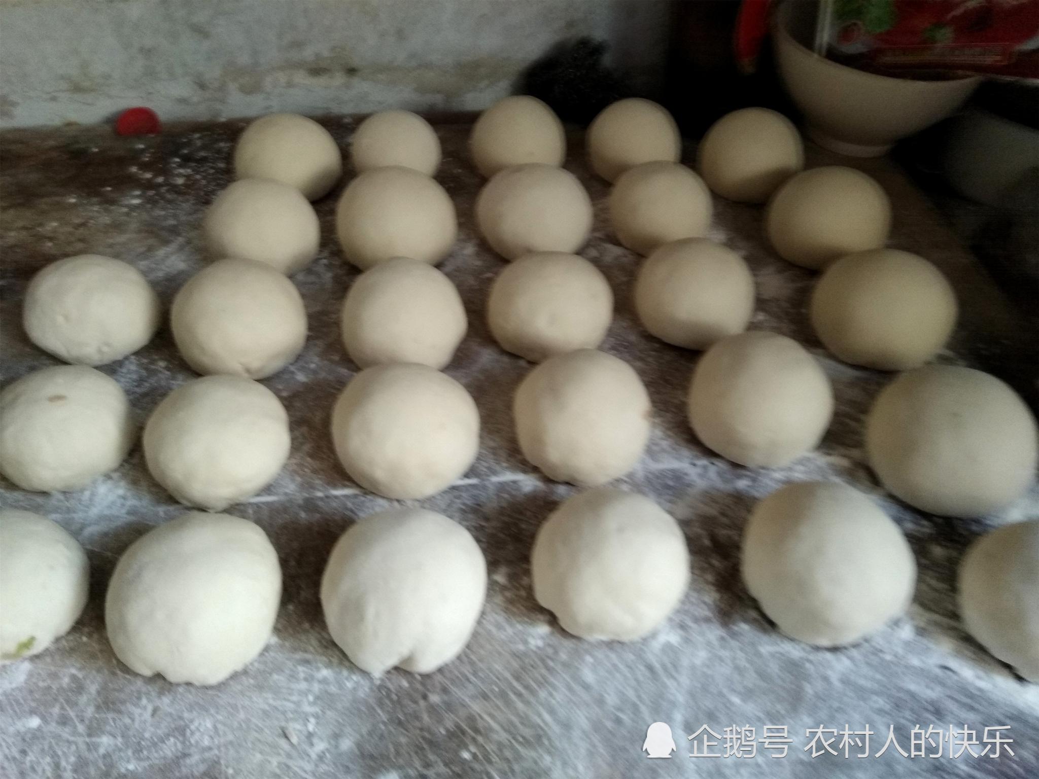 94岁乡下婆婆蒸的菜馒头，每次蒸一大锅，让人又喜又愁