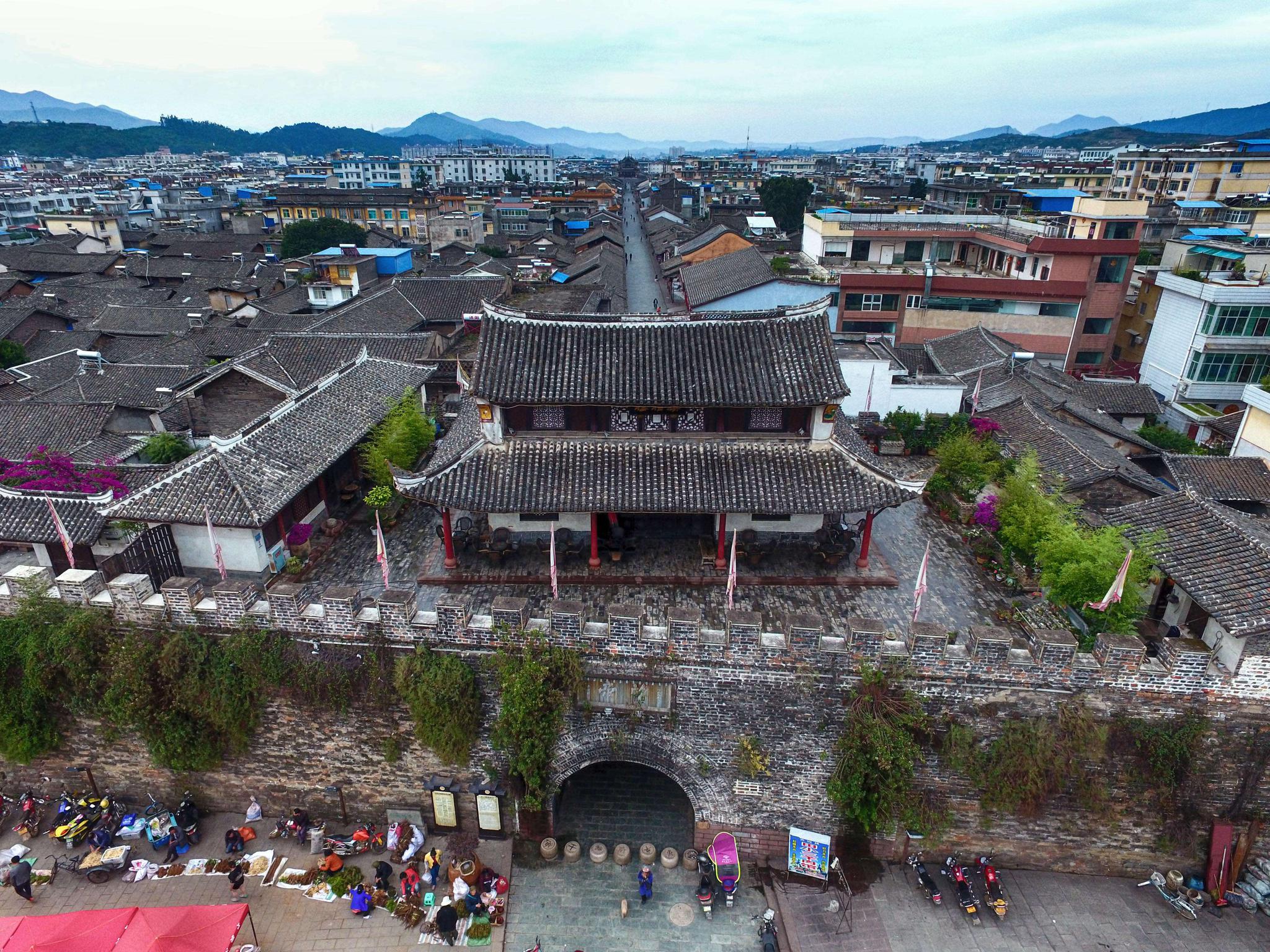 会理古城的建筑比较有特色,古城的城墙相当的壮观!