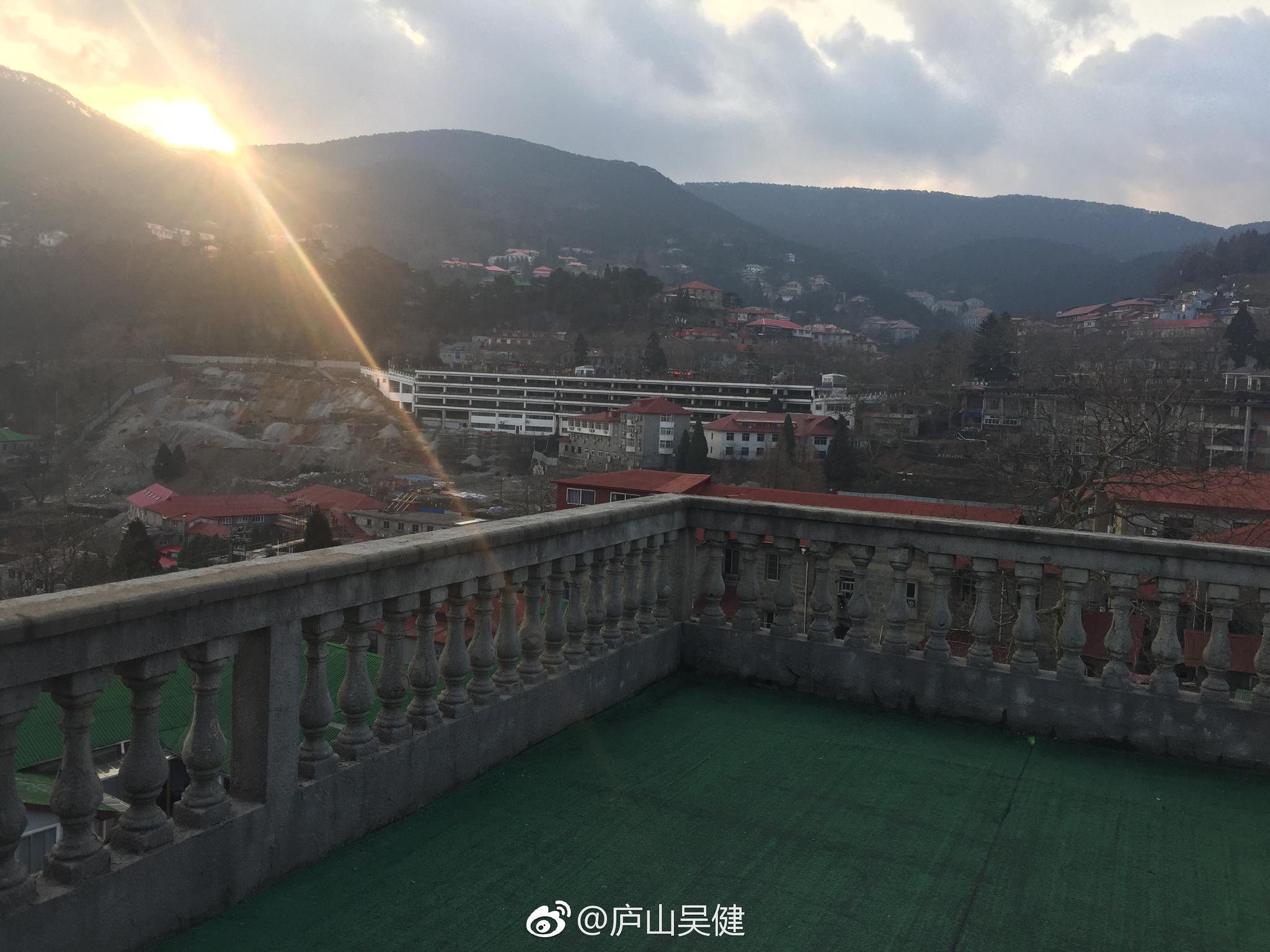 早安庐山,今天是2018年3月04号,目前天气多云