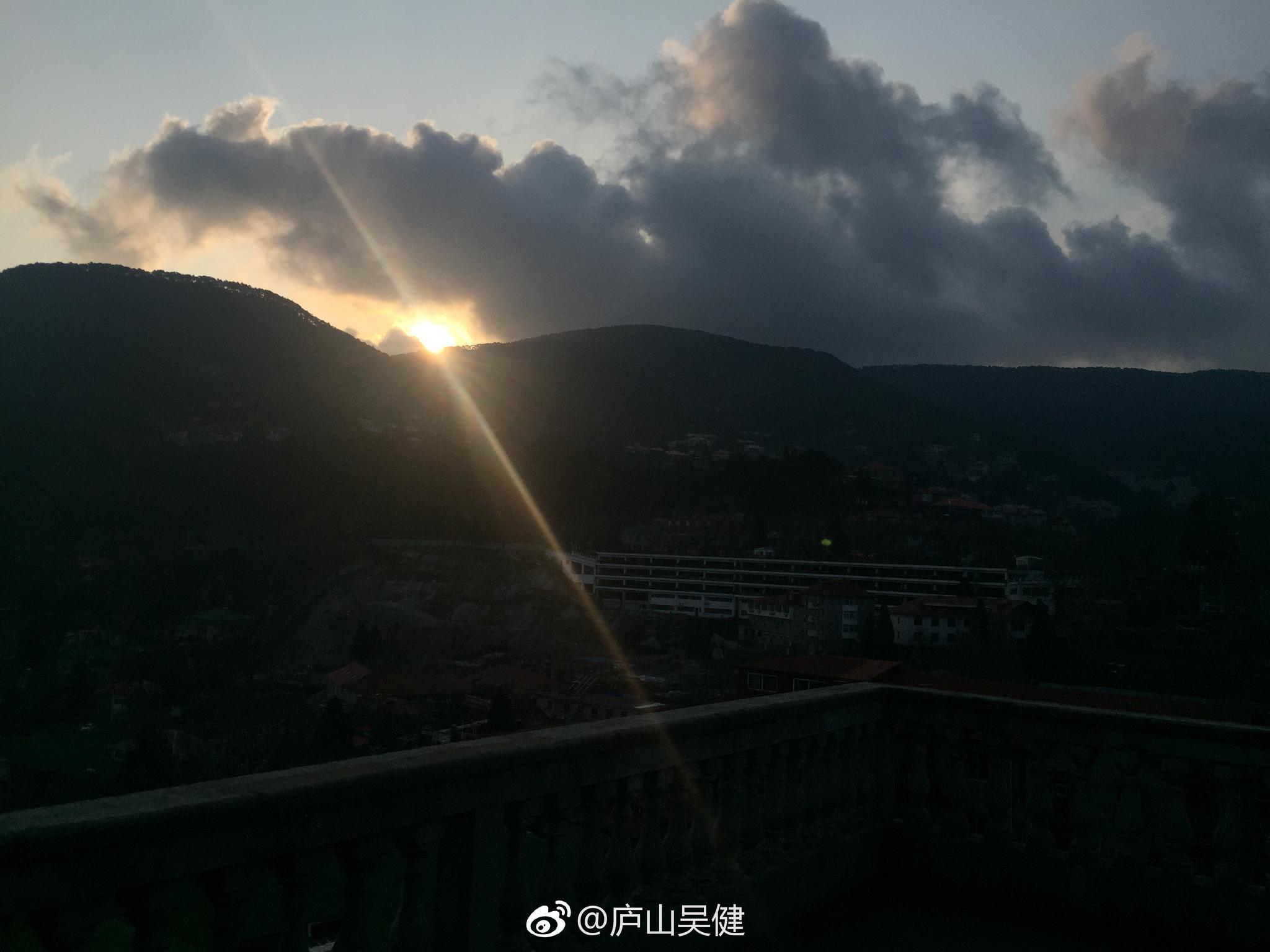 早安庐山,今天是2018年3月04号,目前天气多云