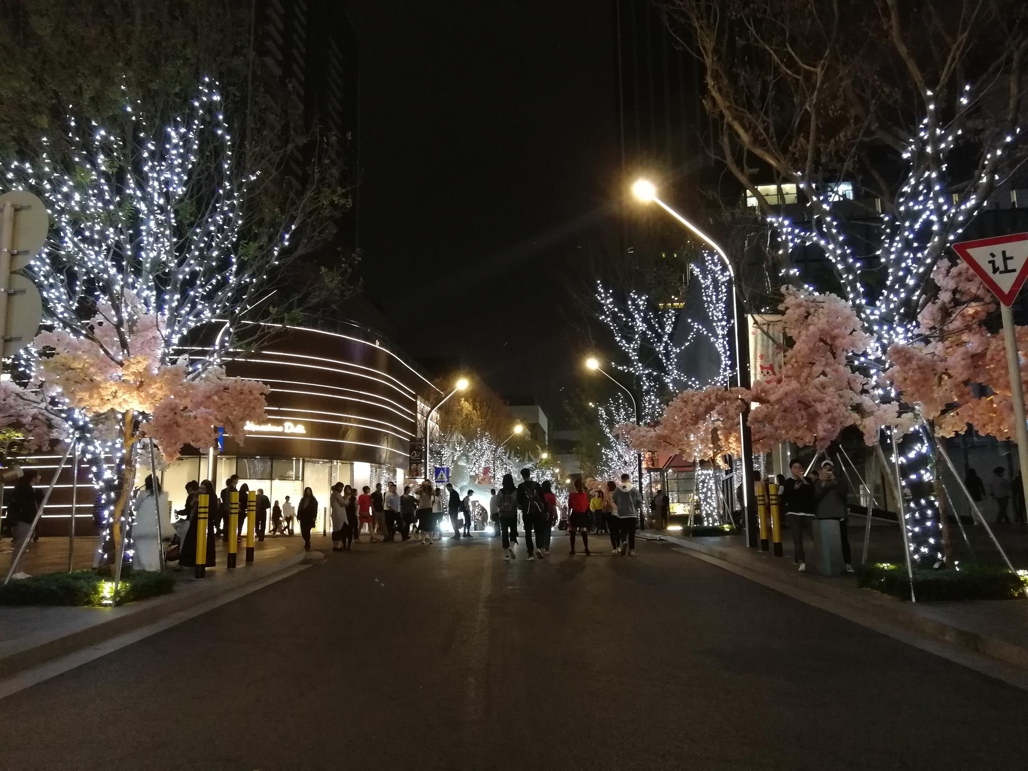 深圳南山万象天地,不仅是购物天地,到了晚上还是拍摄之地