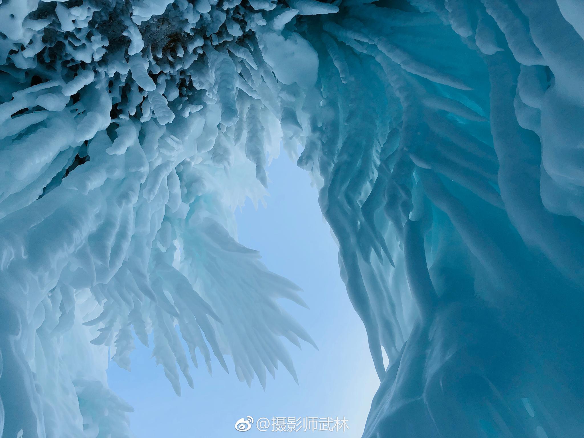 贝加尔湖 在冰冷的世界,孤独前行.大自然最具神奇的魅力