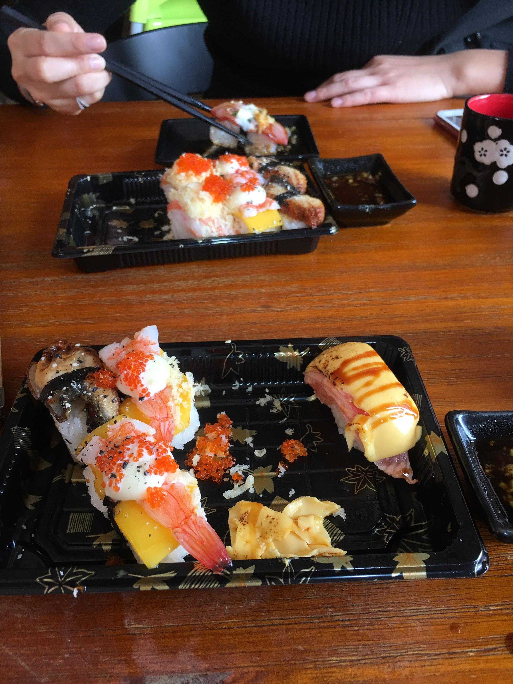 晚餐吃寿司,看着都饱了,你爱吃吗?