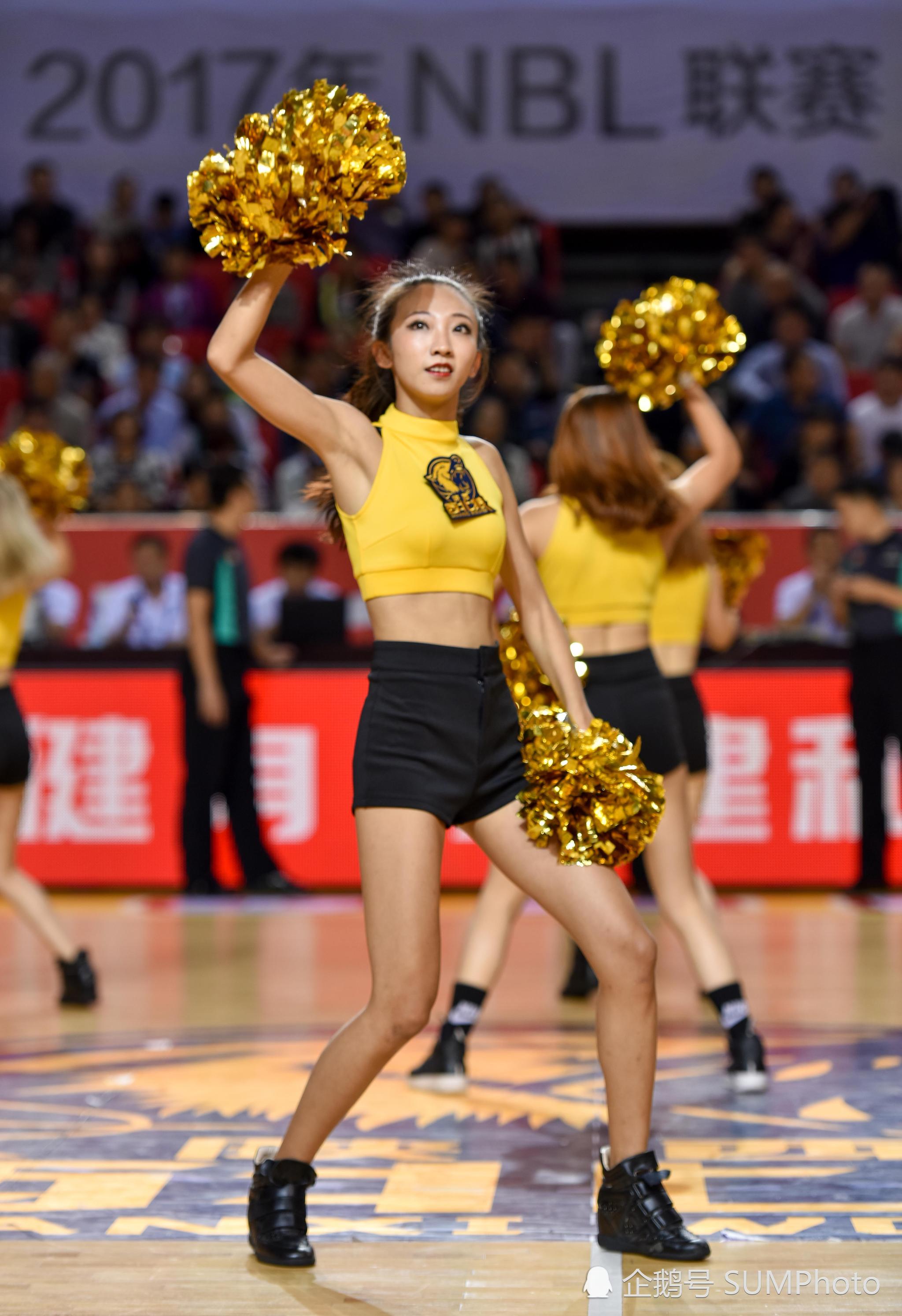 篮球宝贝献舞美轮美奂