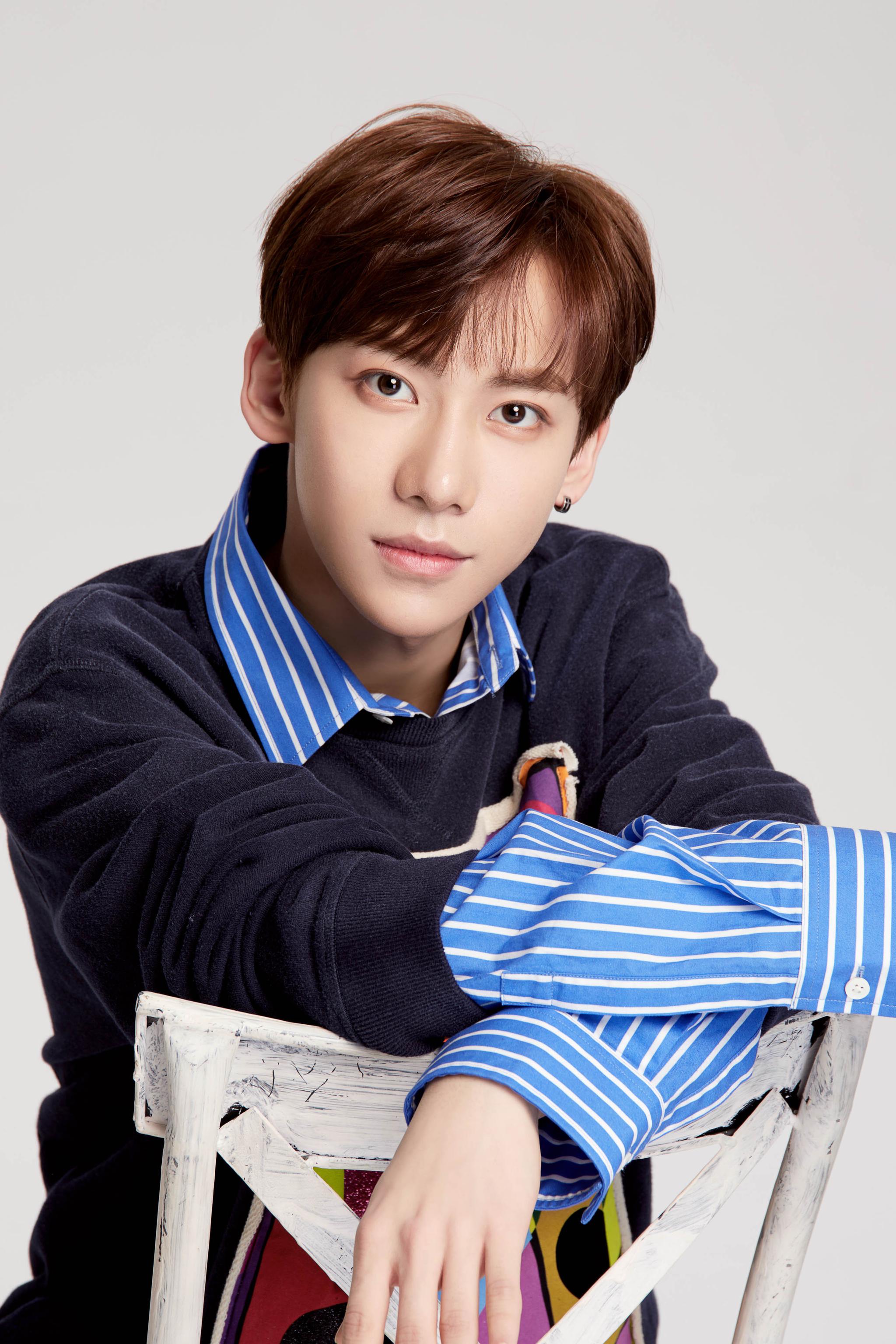 乐华娱乐练习生写真曝光 青春洋溢星味十足