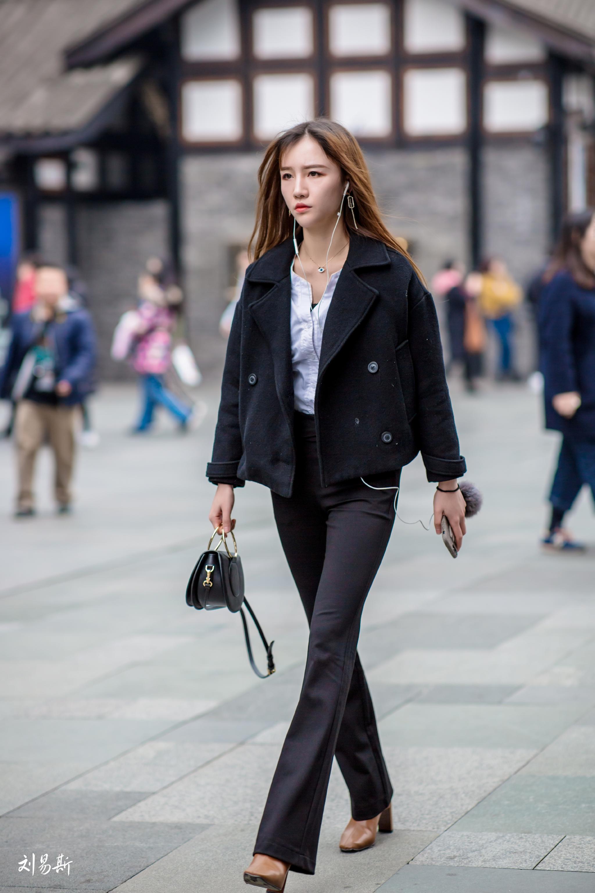 成都街拍|职业装搭配得好,也能魅力无限!